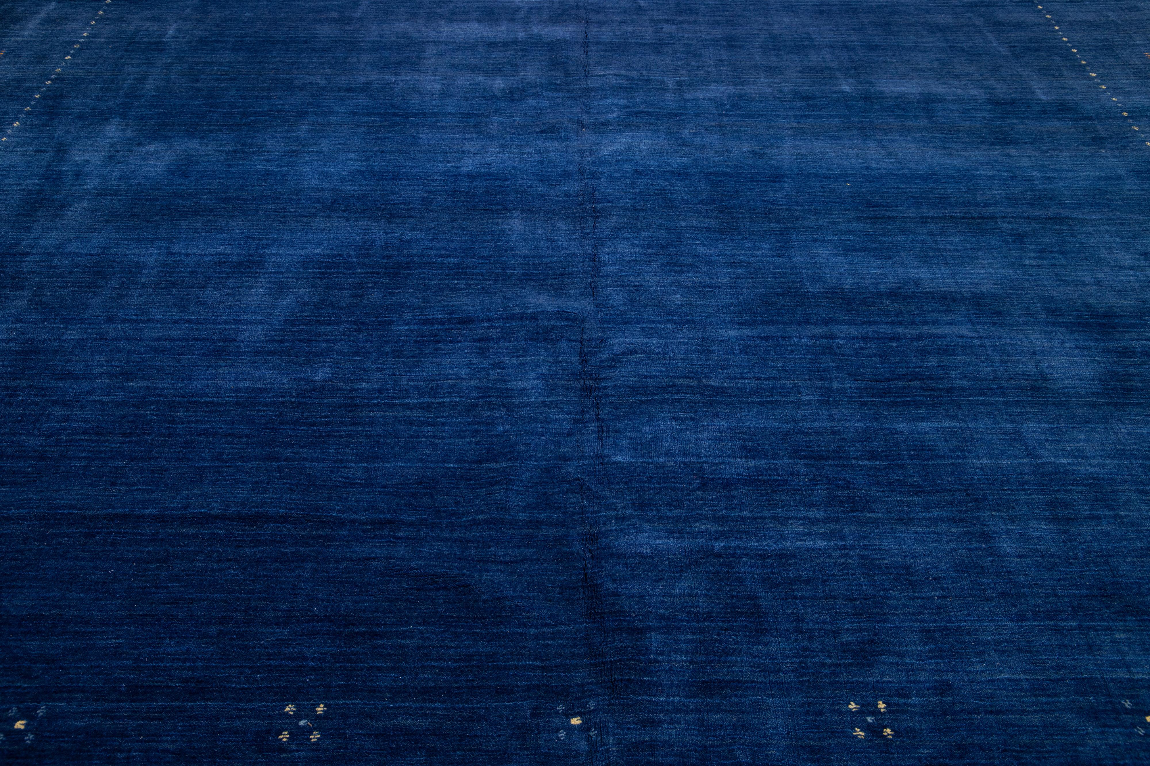 Tissé à la main Tapis en laine Gabbeh bleu royal, moderne et minimaliste, tissé à la main  en vente