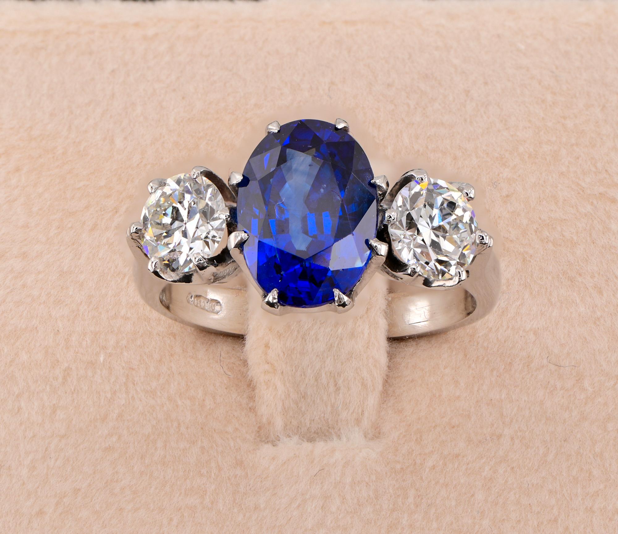 Contemporary Royal Blue Natural Sapphire 1.15 Ct Diamond Trilogy Platinum Ring For Sale