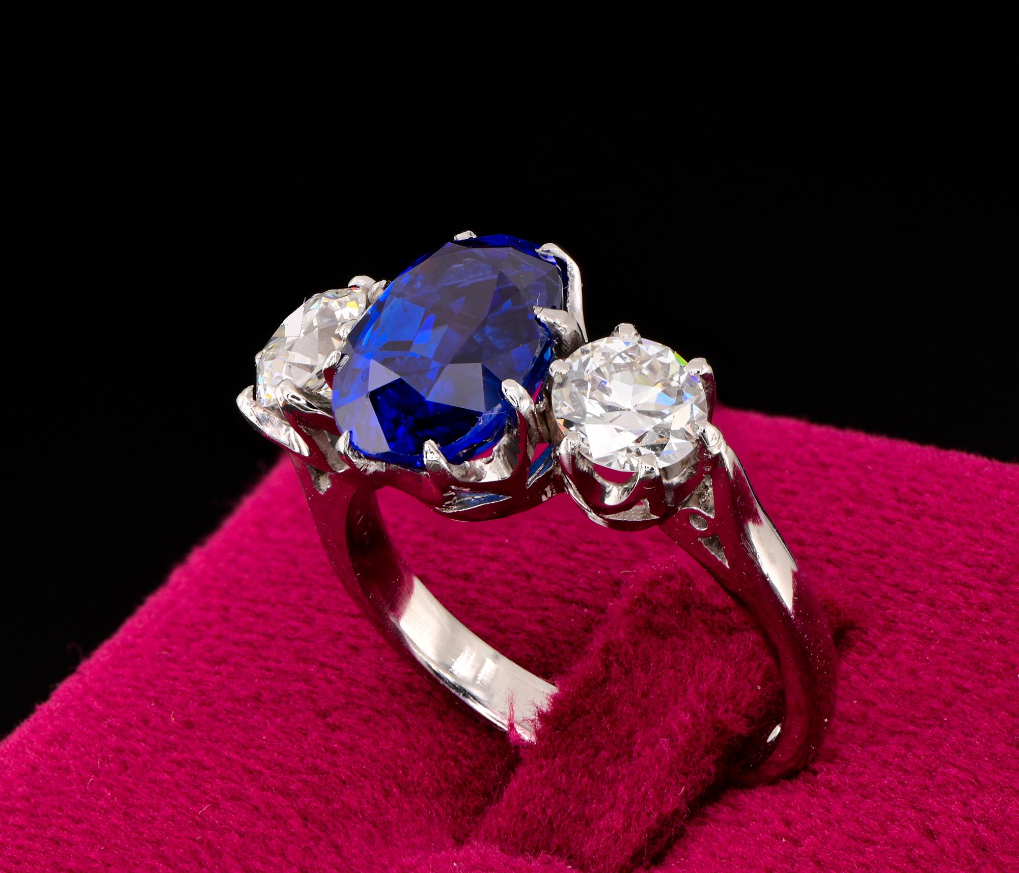 Bague en platine trilogie de diamants 1,15 carat, saphir naturel bleu royal Pour femmes en vente