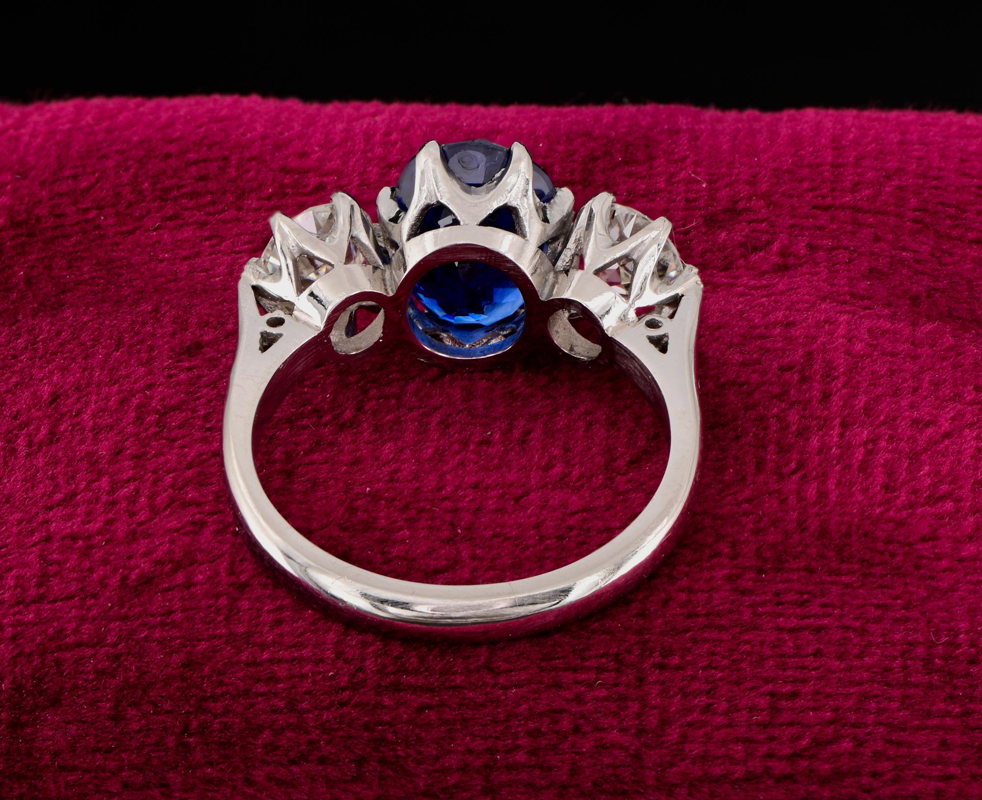 Bague en platine trilogie de diamants 1,15 carat, saphir naturel bleu royal en vente 1