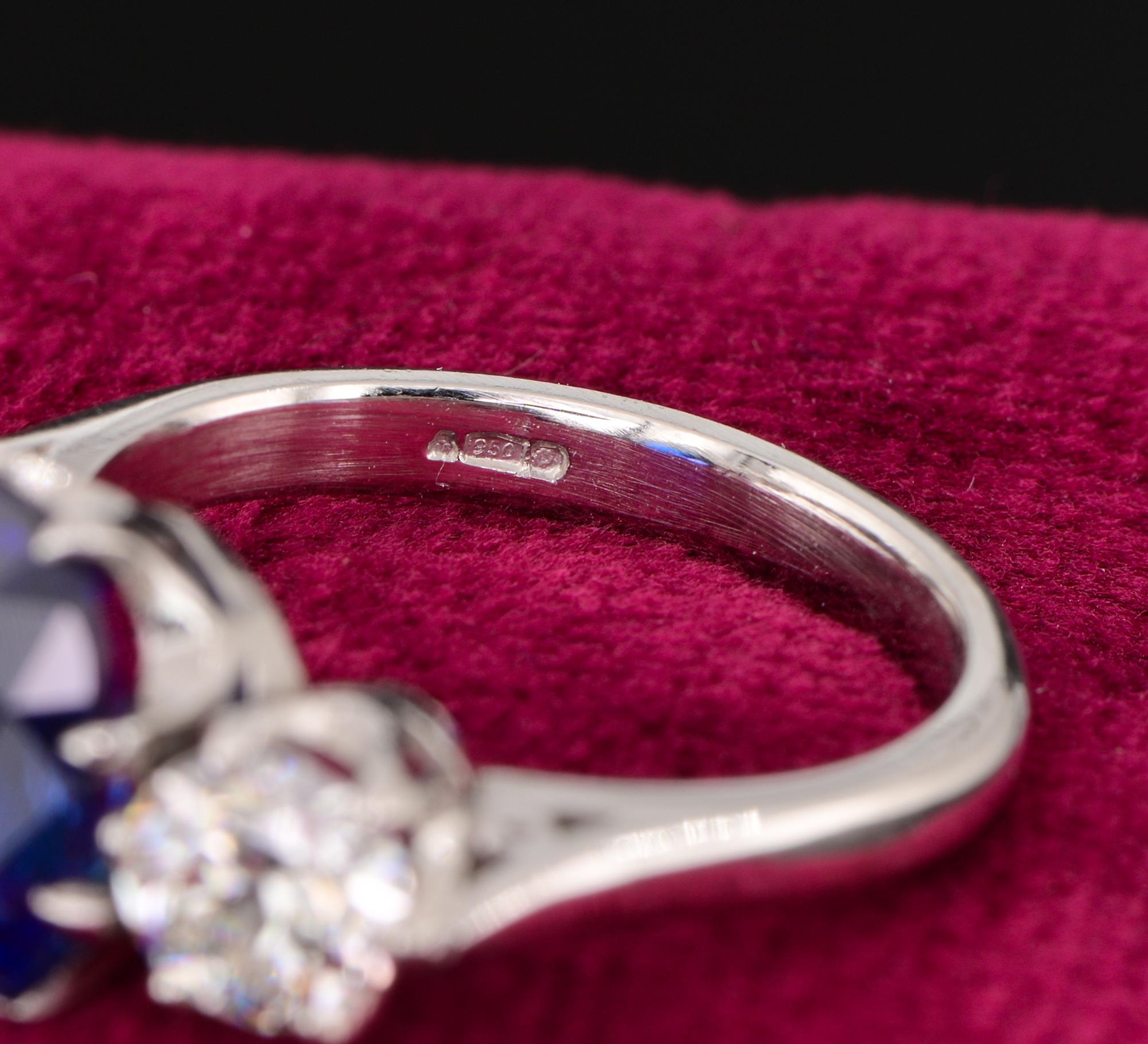 Bague en platine trilogie de diamants 1,15 carat, saphir naturel bleu royal en vente 2