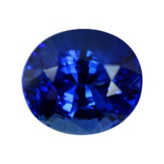 Saphir bleu roi ovale chauffé de 3,01 carats certifié GIA