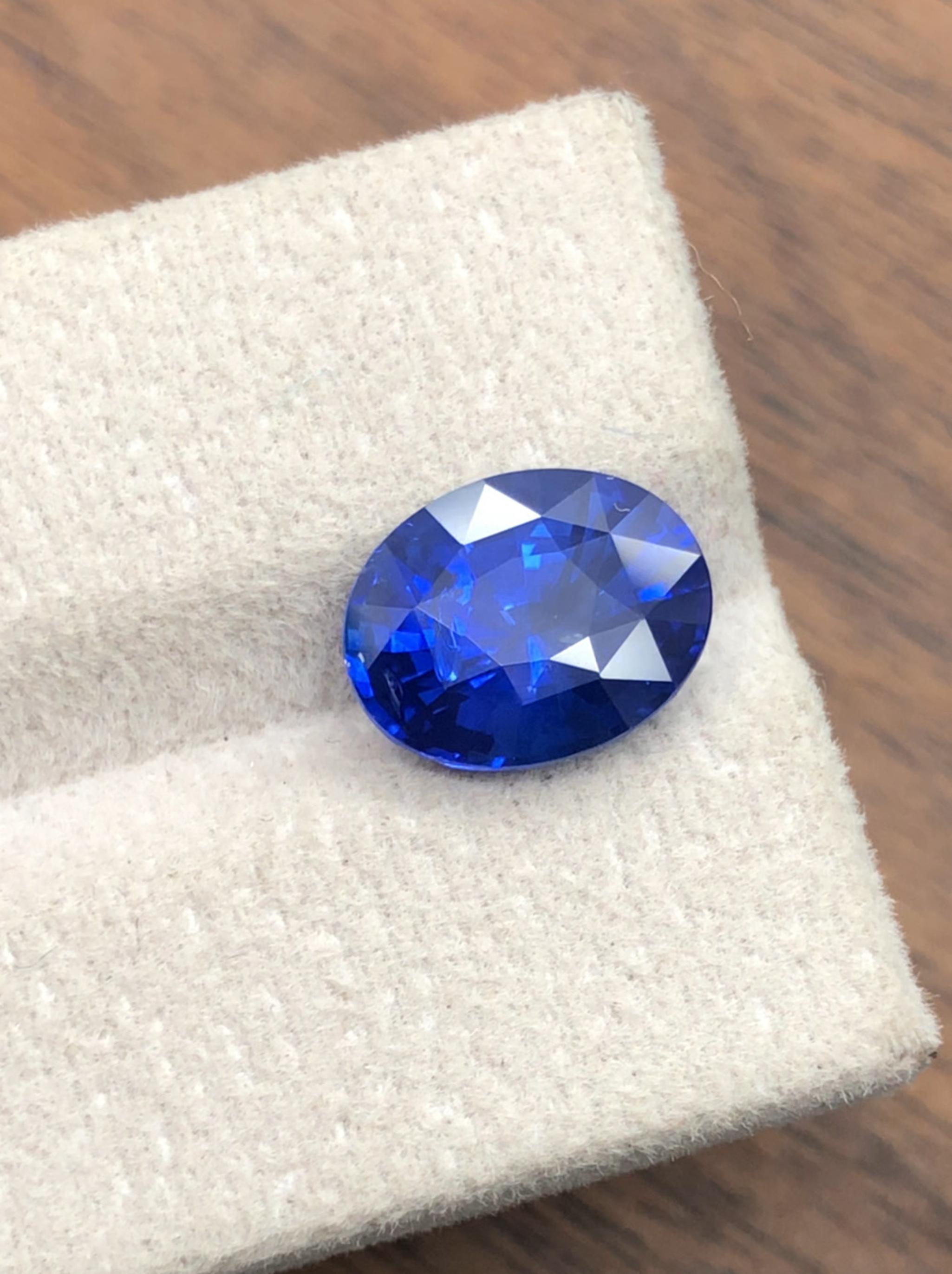 Royal Blue Sapphire 4.43 Ct Oval Cut Certified Natural Loose Gemstone for Ring For Sale