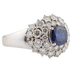 Königlich blauer Saphir und Diamant-Cluster-Ring aus 18 Karat Weißgold