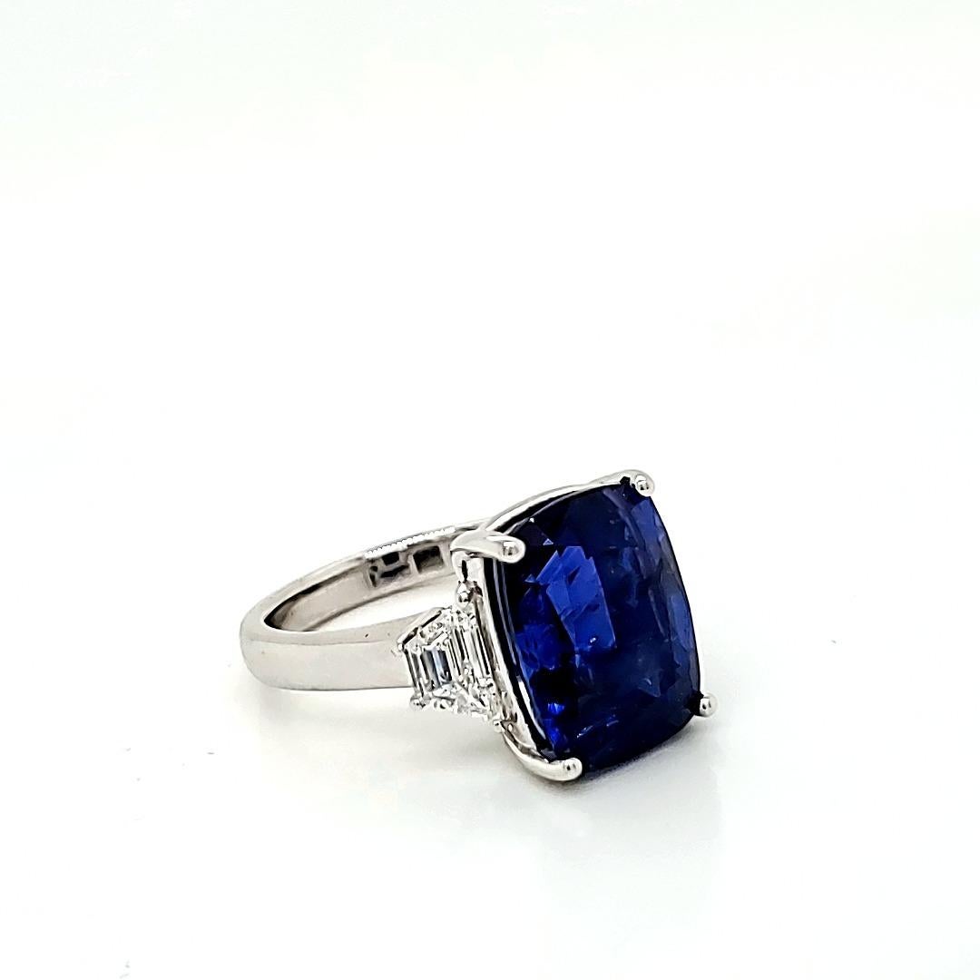 Contemporary Royal Blue Sapphire and Diamond Engagement Ring cts 9.63 For Sale