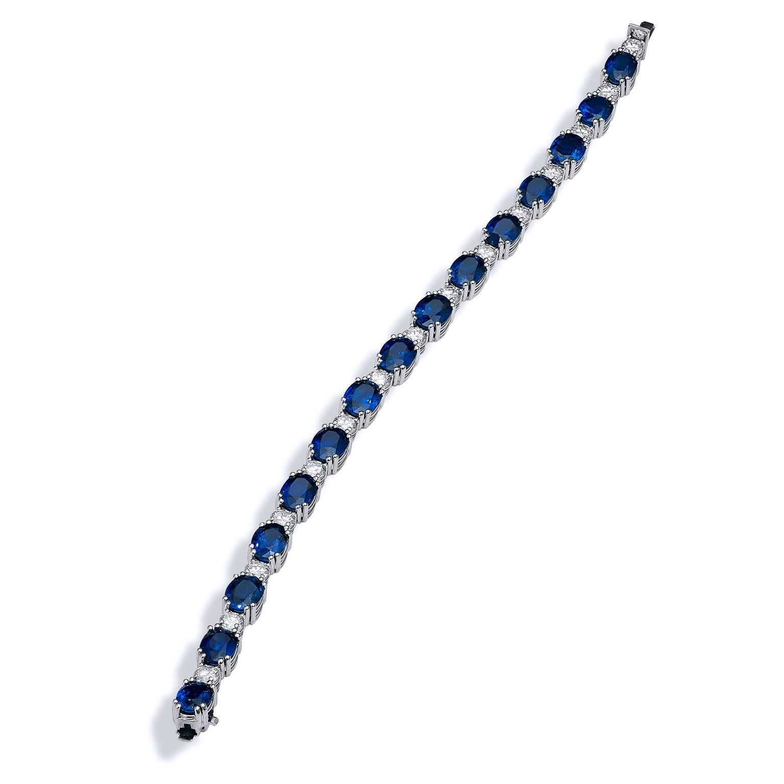 Bracelet de tennis en saphir bleu royal et diamants 

Le saphir est depuis longtemps apprécié pour ses étonnantes nuances de bleu et ses associations célestes. Pierre de rêve pour les bijoutiers, le saphir offre des nuances de couleurs parmi les