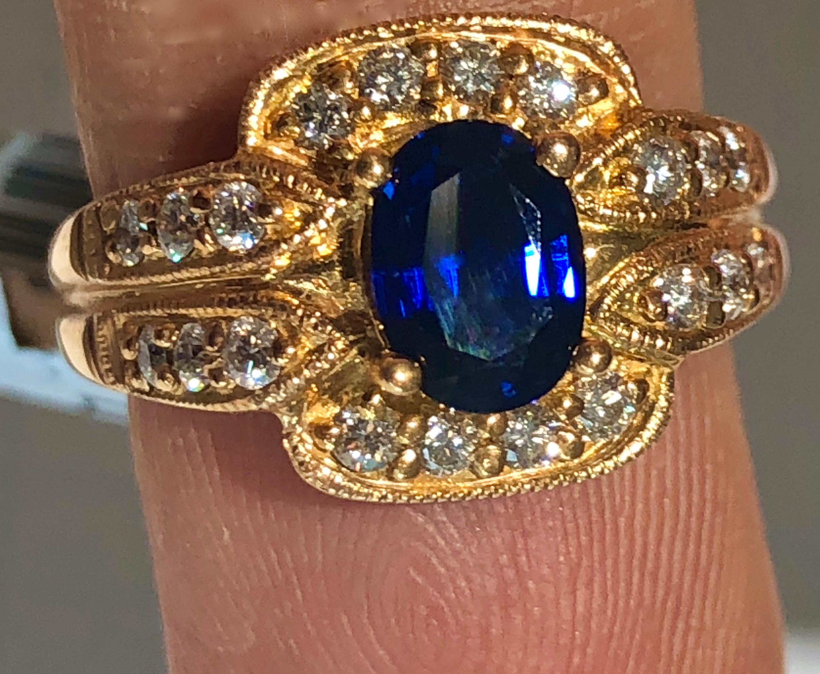 Art déco Bague en or rose 18 carats avec saphir bleu royal et diamants en vente
