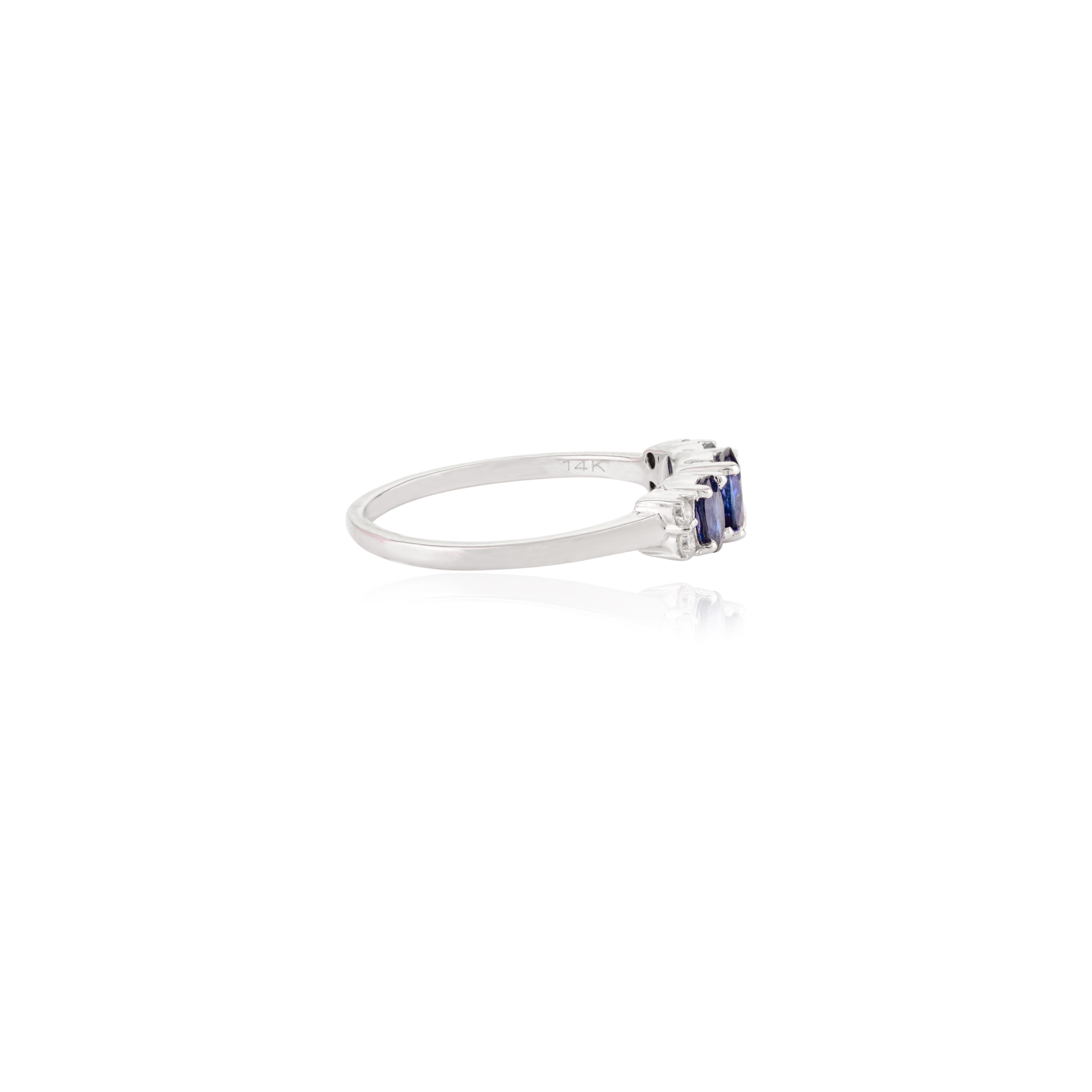 Im Angebot: Royal Blue Saphir Daimond Minimaler Ring mit drei Steinen aus 14k massivem Weißgold () 4
