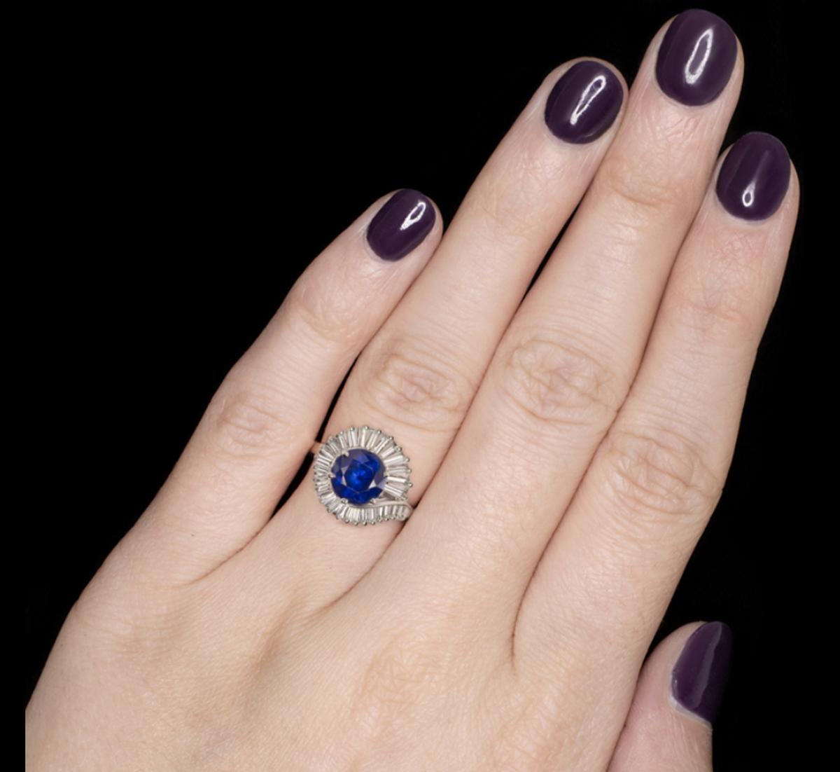 Modern Royal Blue Sapphire G-H VS Diamond Cocktail Ring Platinum