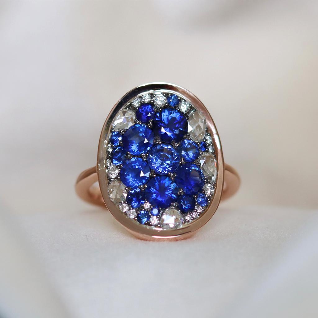 Rose Cut Royal Blue Sapphire, Rose-Cut & Briljant-Cut Diamond Pave Mosaic Ring