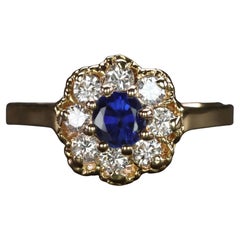 Bague cocktail vintage en saphir bleu royal et diamants  