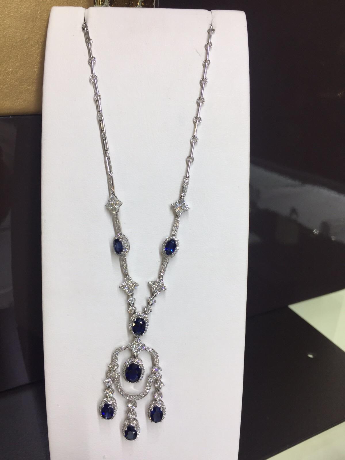 Royal Blue Sapphire White Diamond White Gold 18 Karat Dangle Earrings In New Condition For Sale In Montreux, CH