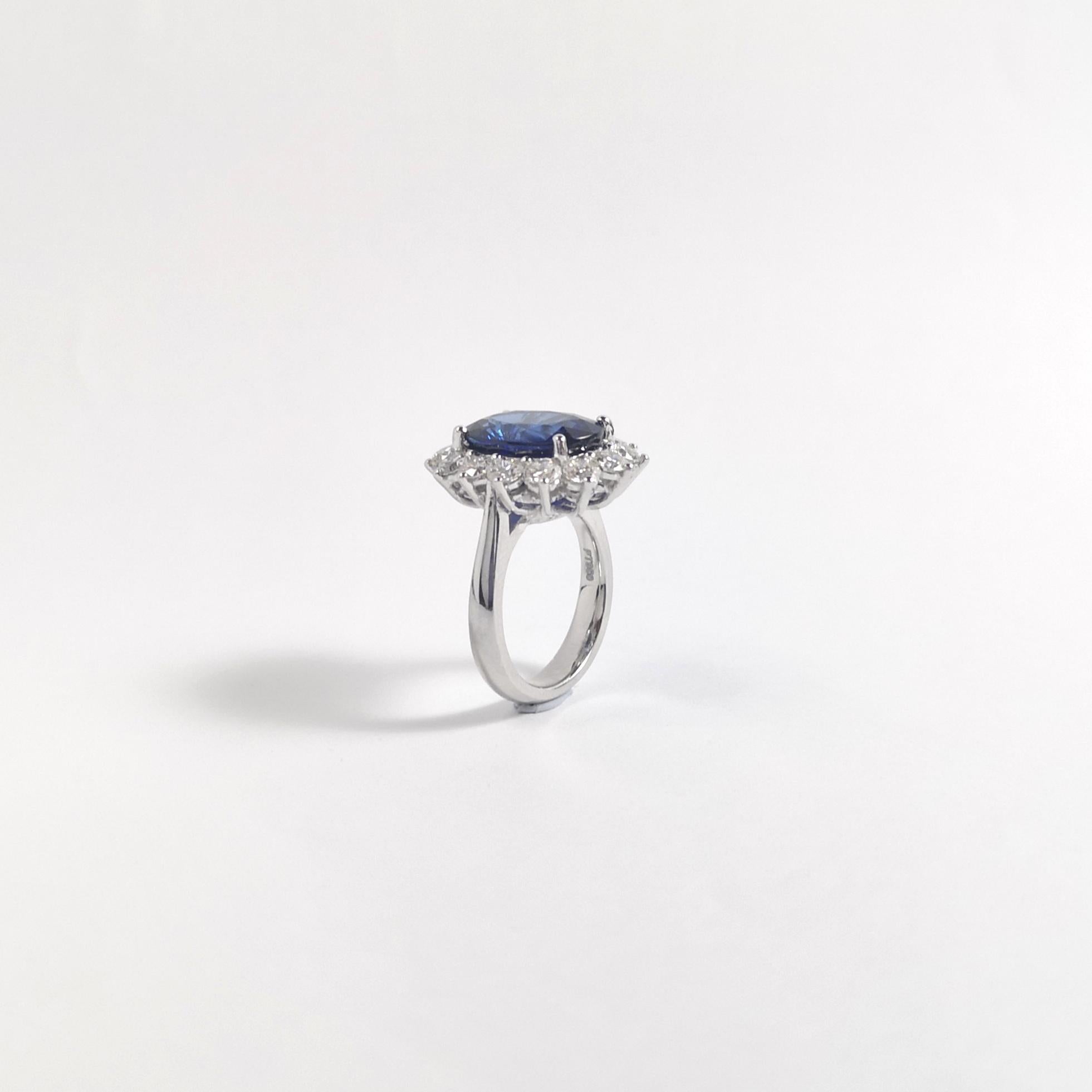 The Royal Diamond Sapphire with Diamond Ring set in Platinum 950 Settings (bague avec saphir bleu et diamant en platine 950) en vente 10