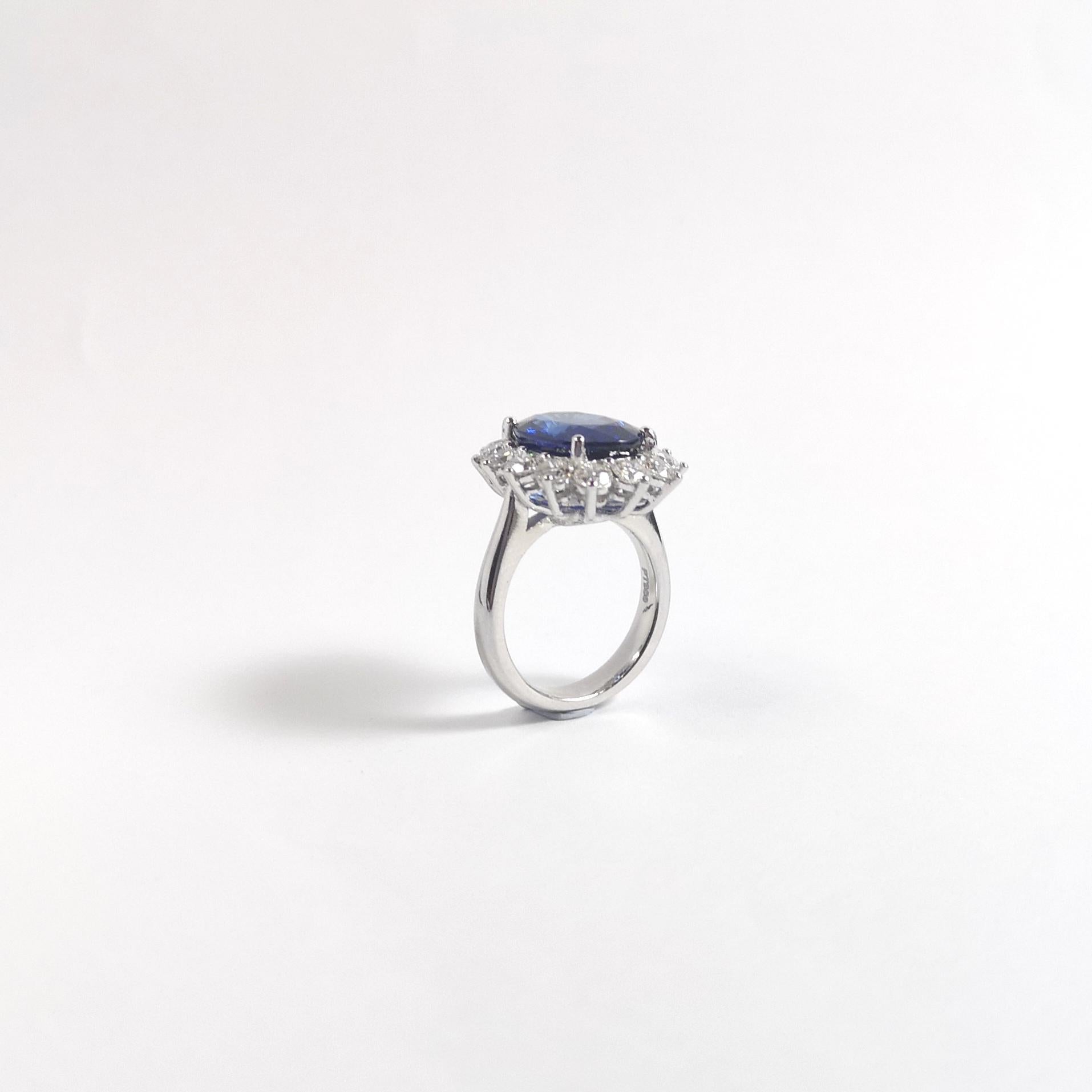 The Royal Diamond Sapphire with Diamond Ring set in Platinum 950 Settings (bague avec saphir bleu et diamant en platine 950) en vente 12
