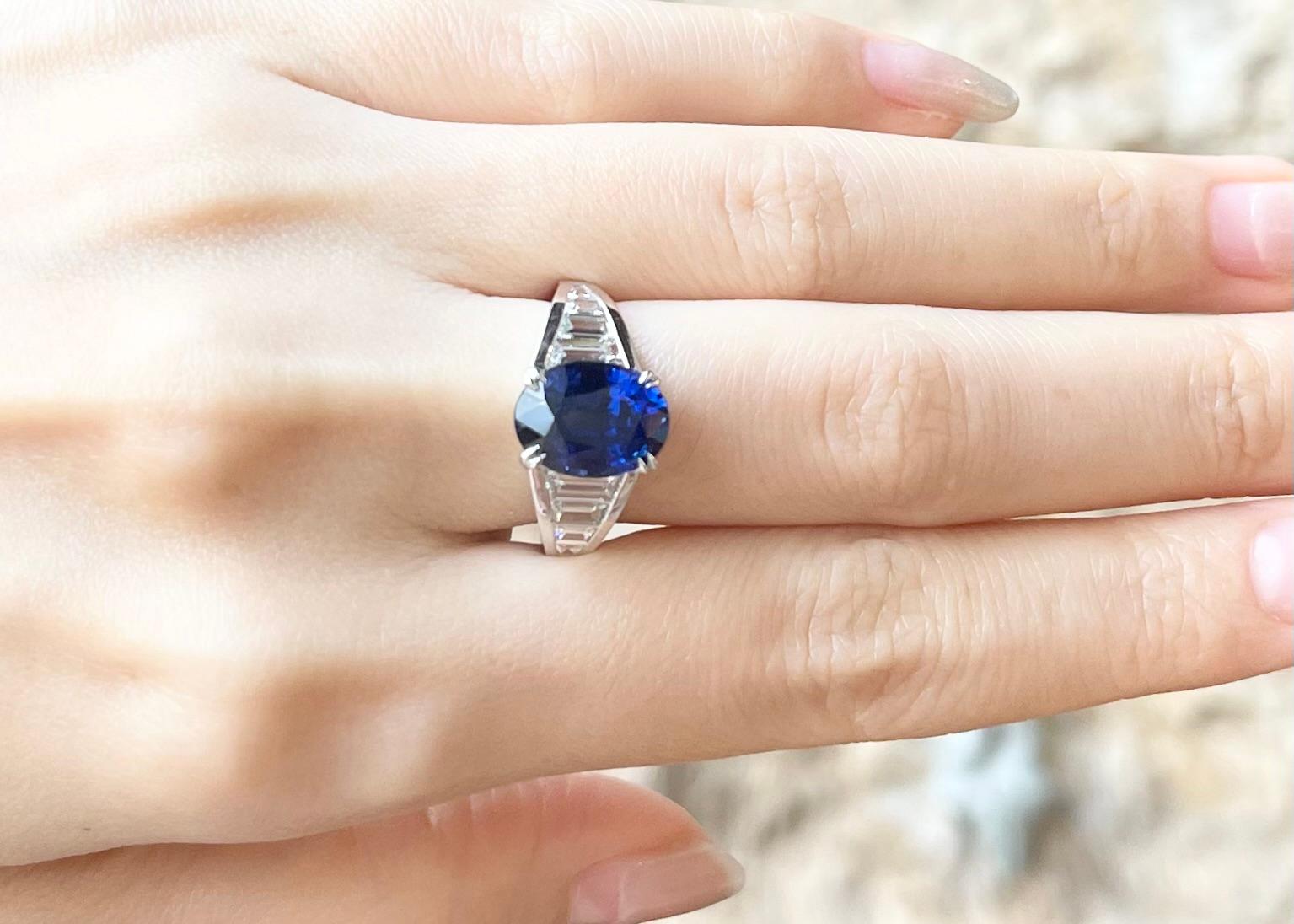 Royal Blue Sapphire 5.02 carats with Diamond 0.93 carat Ring set in Platinum 950 Settings

Width:  0.8 cm 
Length: 1.1 cm
Ring Size: 53
Total Weight: 8.66 grams

