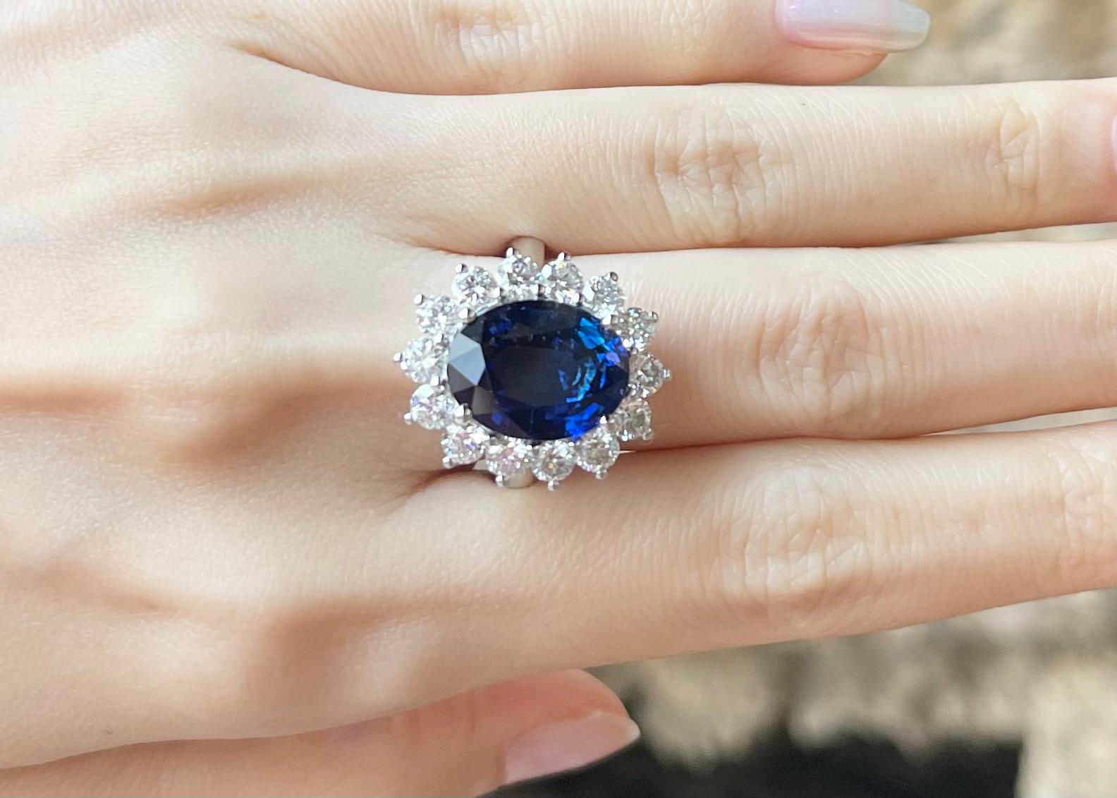 Contemporain The Royal Diamond Sapphire with Diamond Ring set in Platinum 950 Settings (bague avec saphir bleu et diamant en platine 950) en vente