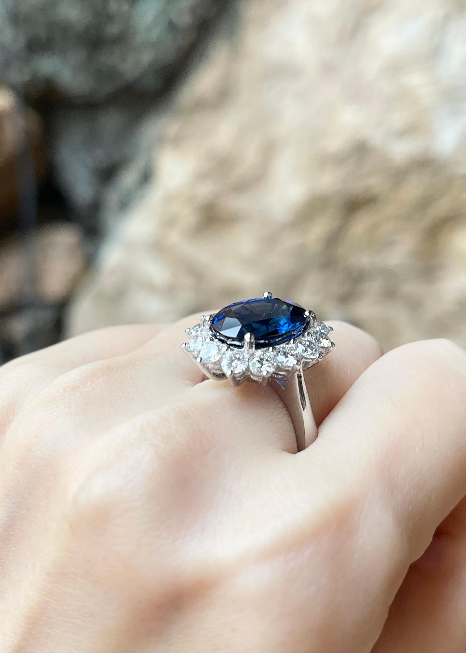 The Royal Diamond Sapphire with Diamond Ring set in Platinum 950 Settings (bague avec saphir bleu et diamant en platine 950) Pour femmes en vente