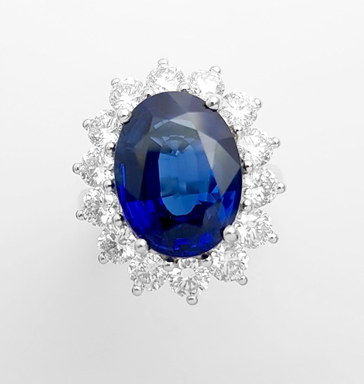 The Royal Diamond Sapphire with Diamond Ring set in Platinum 950 Settings (bague avec saphir bleu et diamant en platine 950) en vente 1