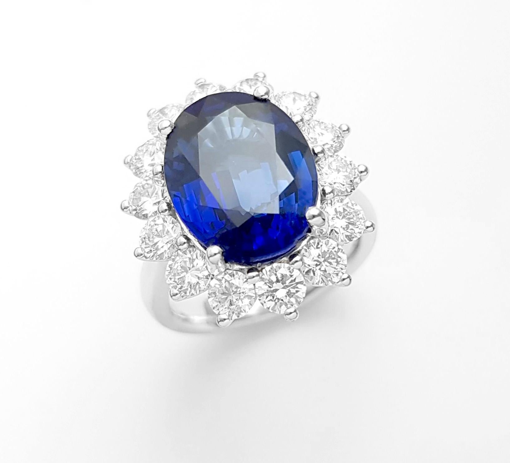 The Royal Diamond Sapphire with Diamond Ring set in Platinum 950 Settings (bague avec saphir bleu et diamant en platine 950) en vente 2
