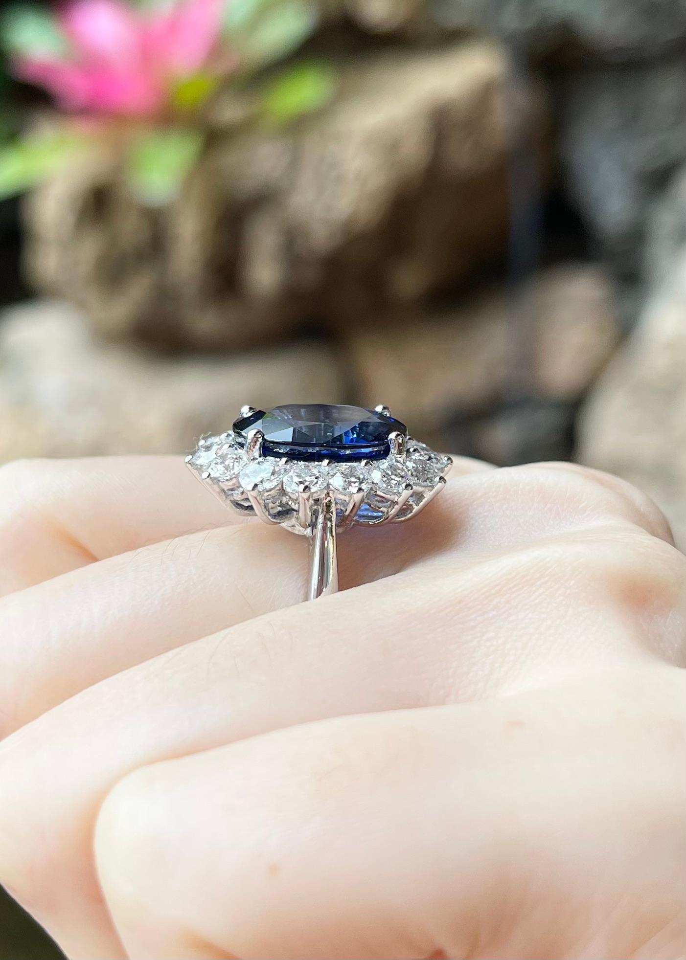 The Royal Diamond Sapphire with Diamond Ring set in Platinum 950 Settings (bague avec saphir bleu et diamant en platine 950) en vente 3