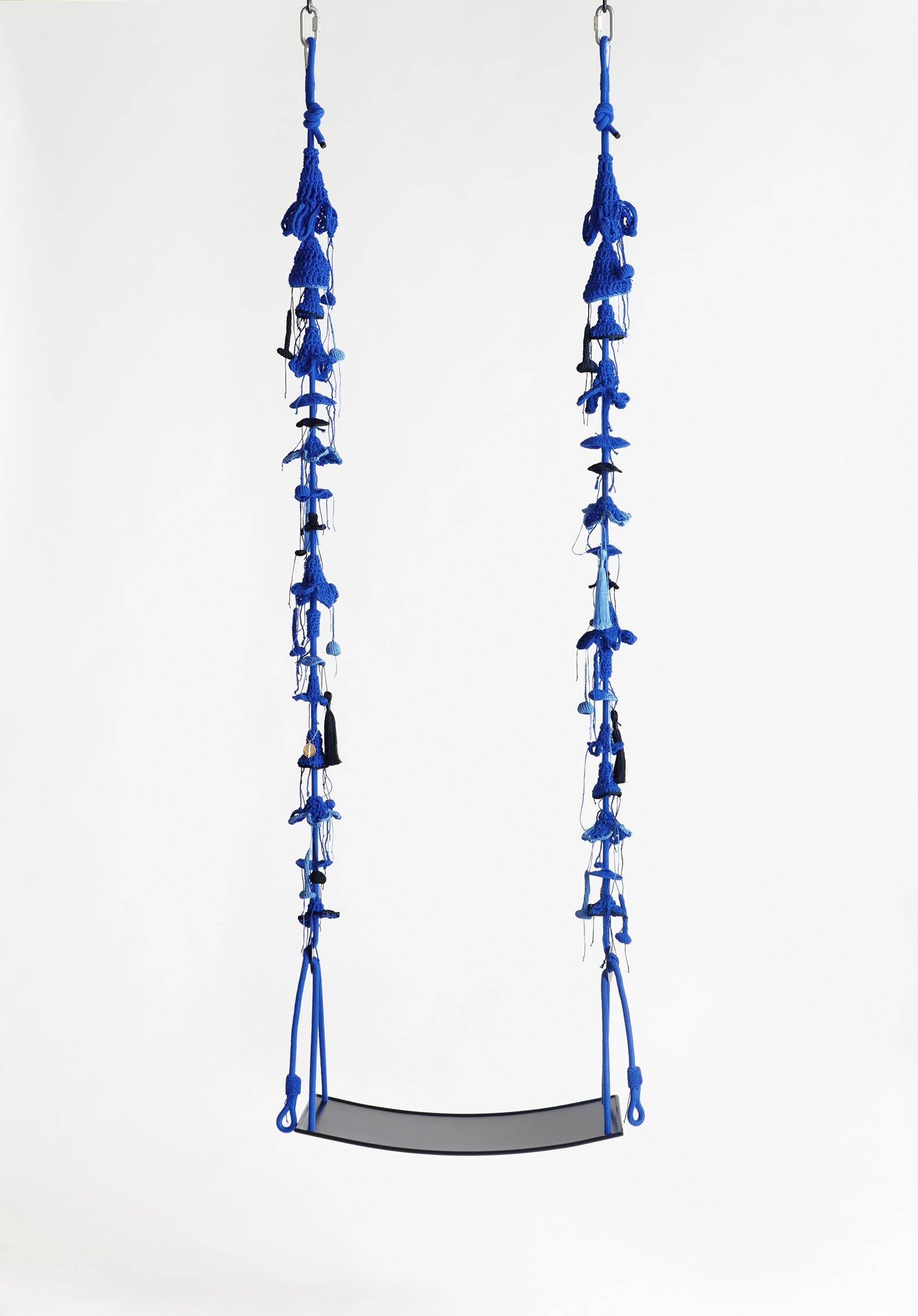 Königsblaues handgefertigtes Swing-Häkel mit Metallsitz (Handgefertigt) im Angebot