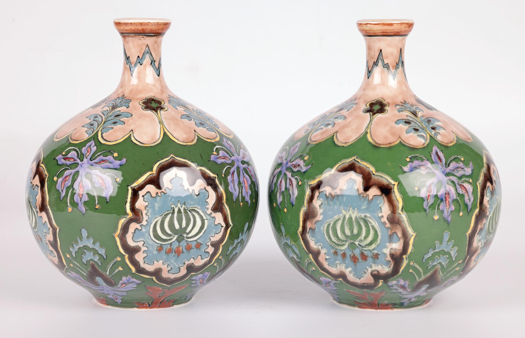 Paire de vases en poterie florale peints à la main Royal Bonn Art Nouveau  en vente 2