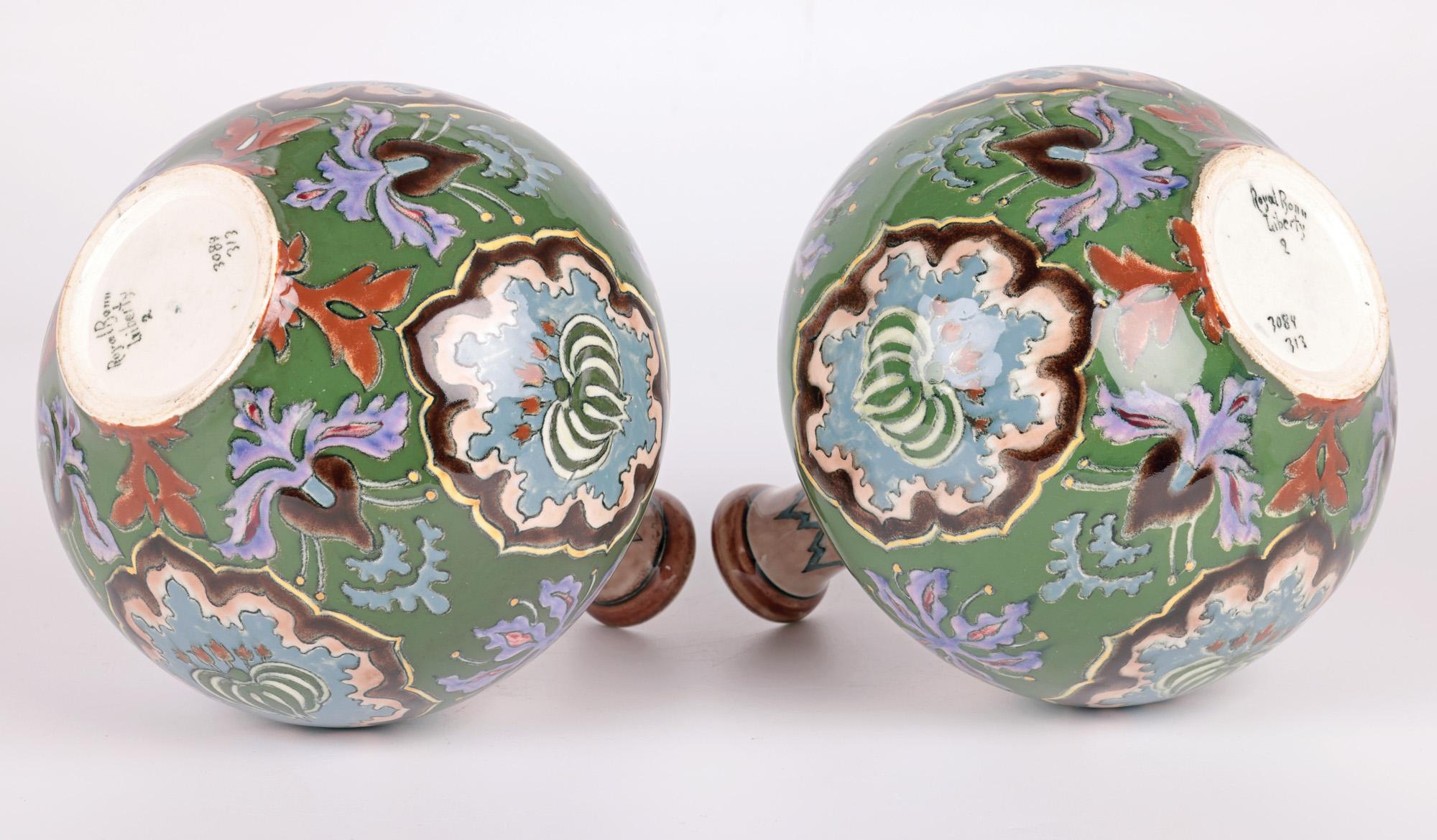 Paire de vases en poterie florale peints à la main Royal Bonn Art Nouveau  en vente 3