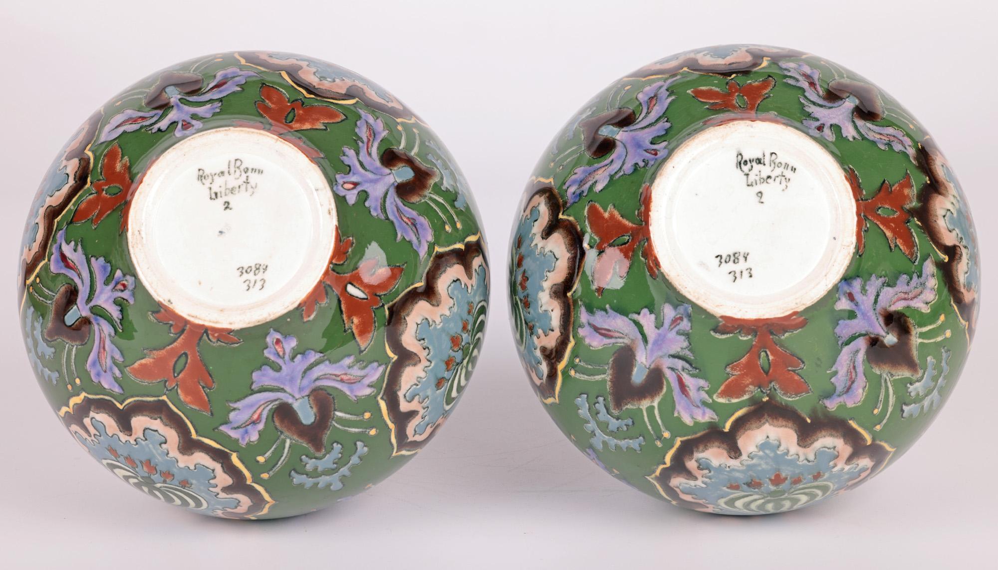 Paire de vases en poterie florale peints à la main Royal Bonn Art Nouveau  en vente 6