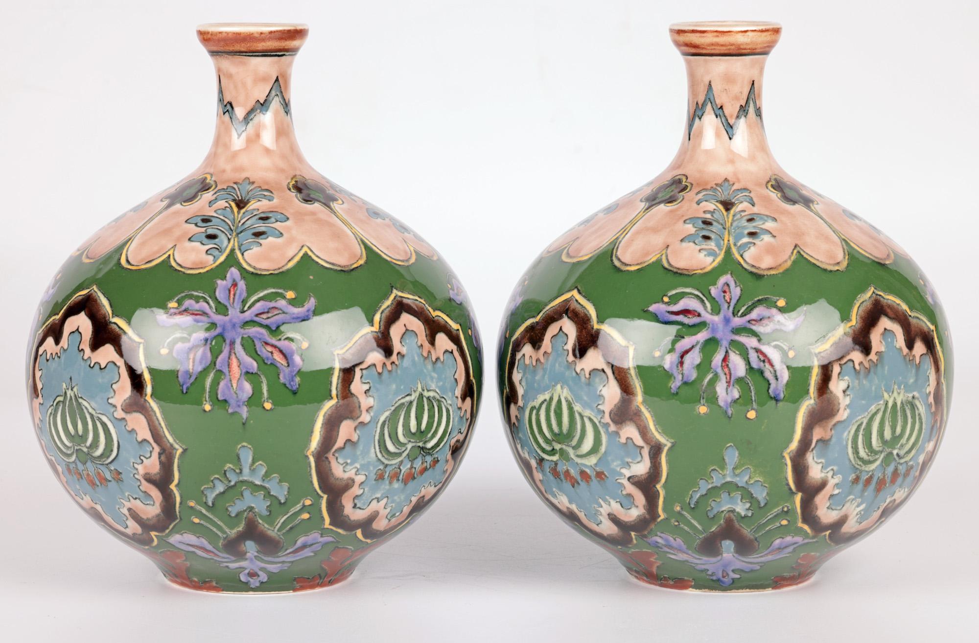 Paire de vases en poterie florale peints à la main Royal Bonn Art Nouveau  en vente 7