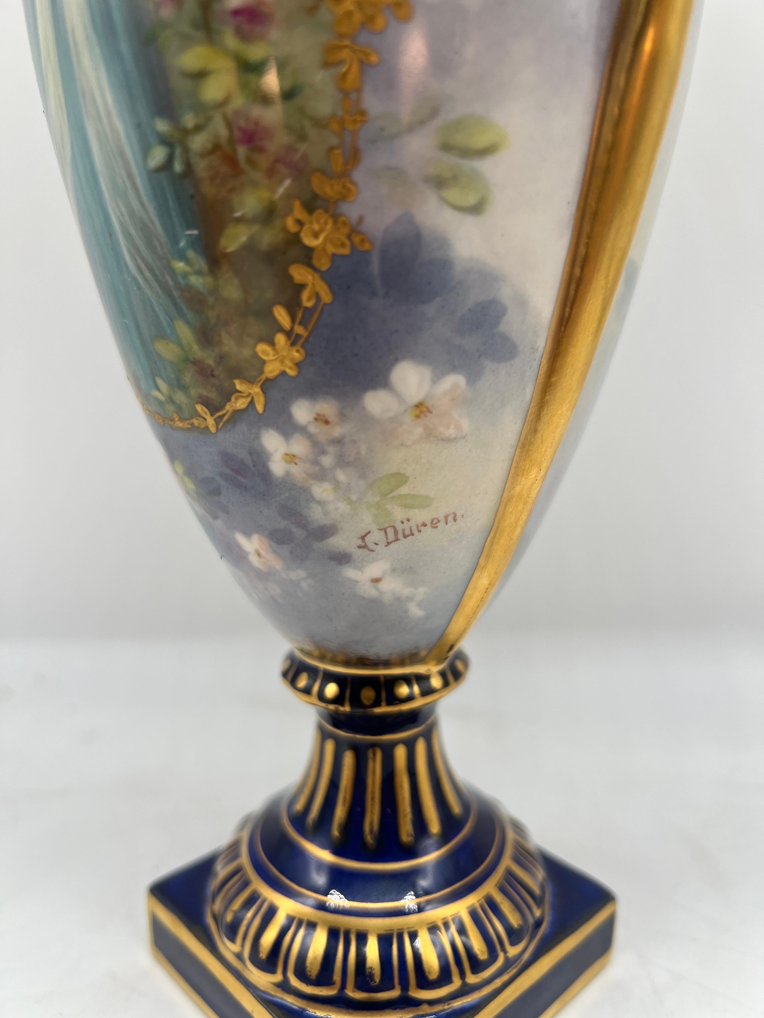 Royal Bonn Lovely Lady Vaso con piedistallo in porcellana cobalto e dorata firmato J. Duren In condizioni buone in vendita a Atlanta, GA