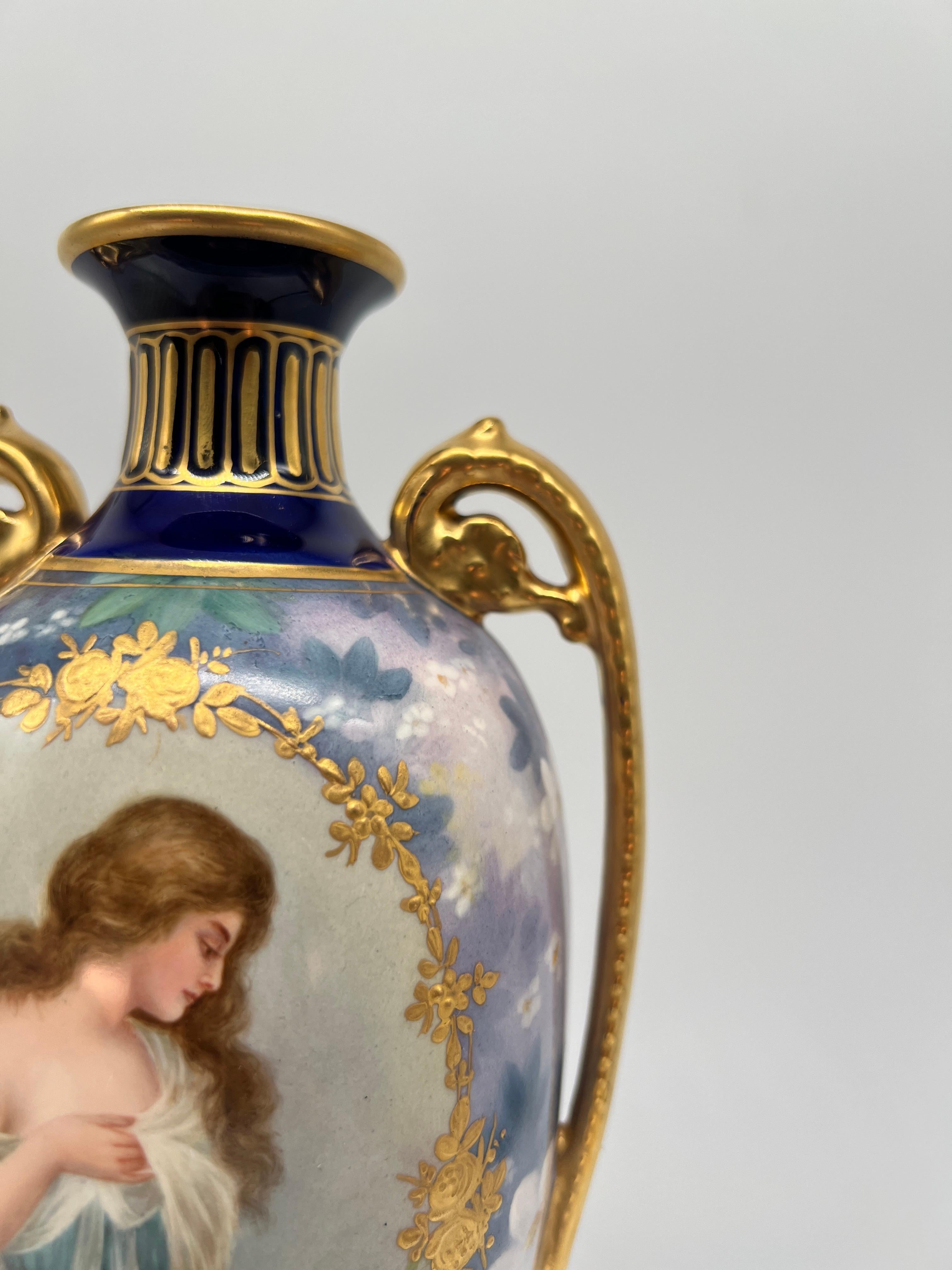 XX secolo Royal Bonn Lovely Lady Vaso con piedistallo in porcellana cobalto e dorata firmato J. Duren in vendita