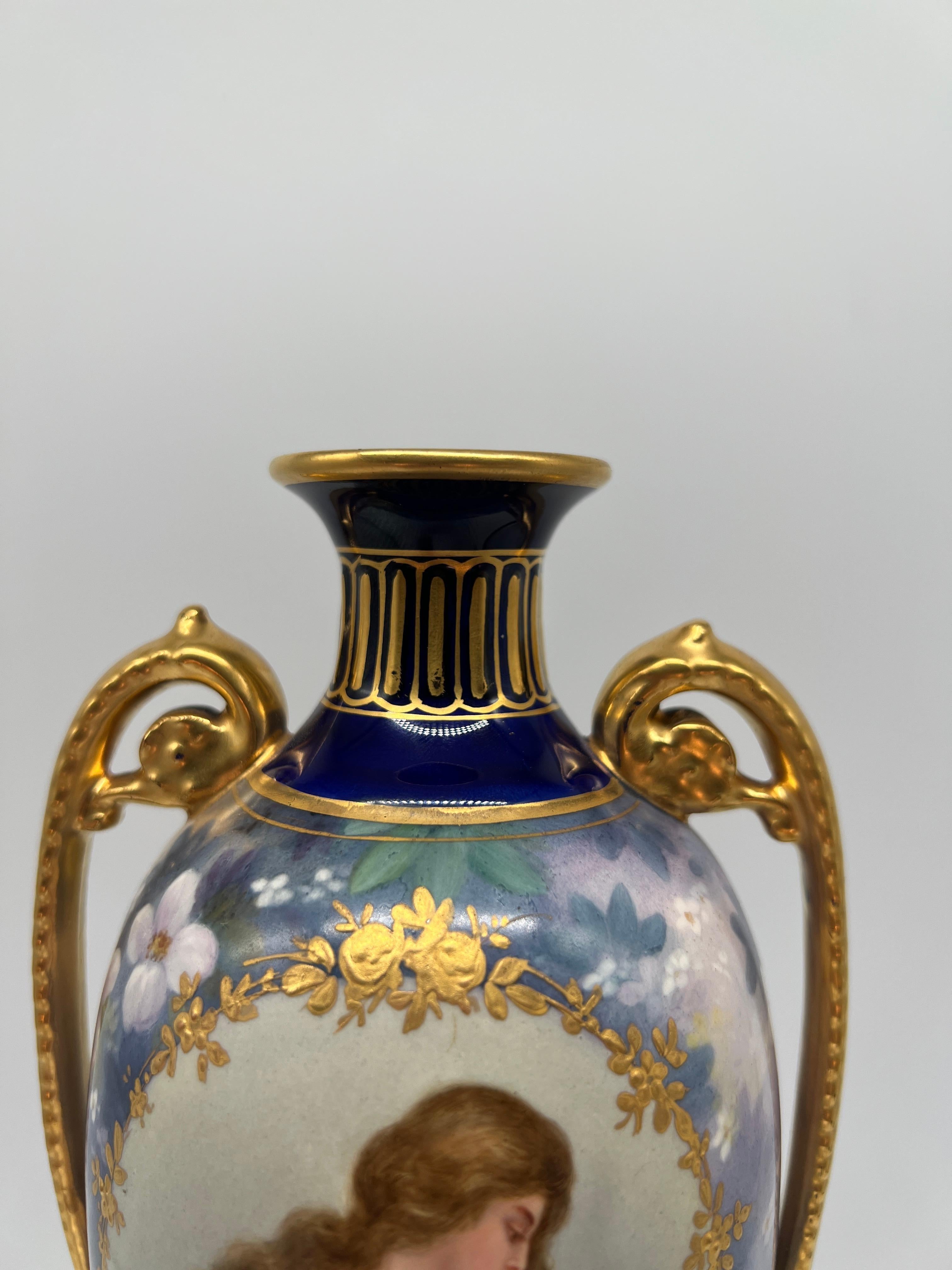 Porcellana Royal Bonn Lovely Lady Vaso con piedistallo in porcellana cobalto e dorata firmato J. Duren in vendita