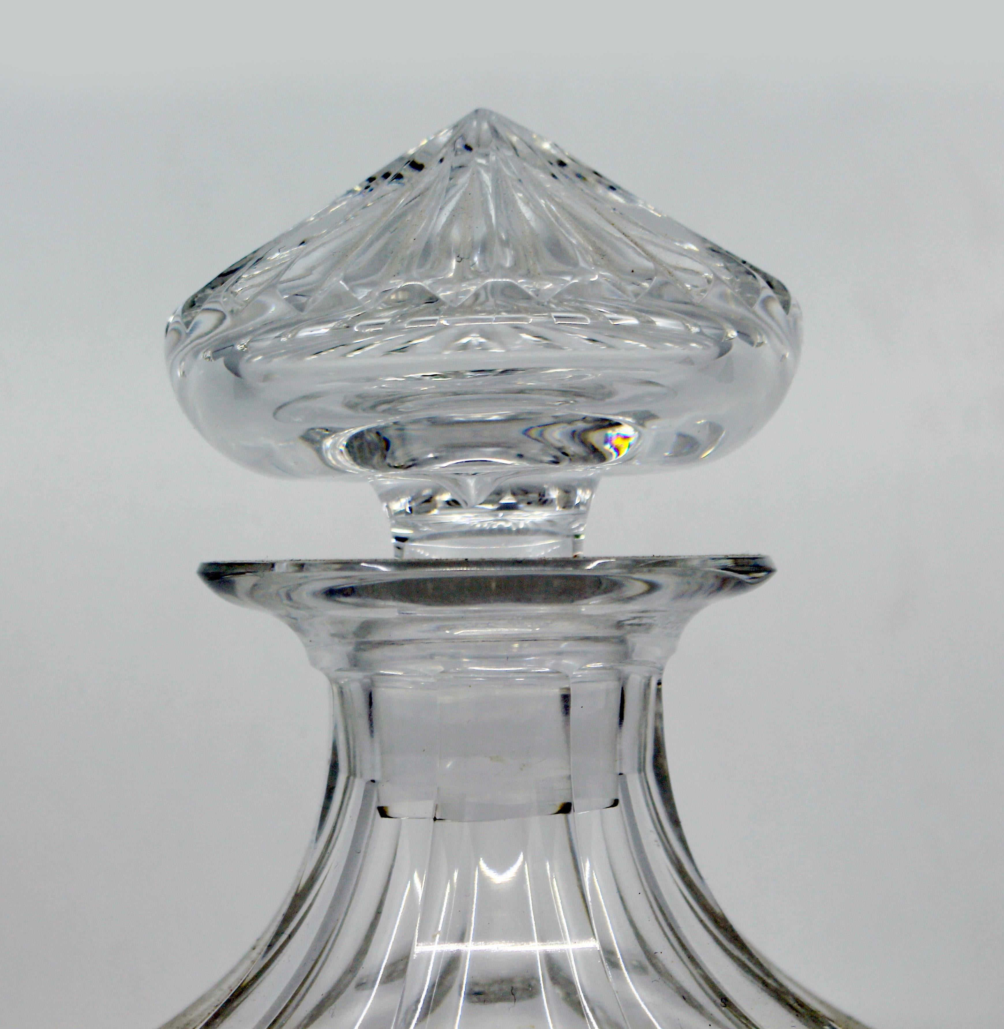 Origin 
Vintage, 20th century, Royal Brierley, Stourbridge, England

Measures: Width 
13 cm / 5 in

Height 
21 cm / 8 1/4 in

Glass 
Cut glass

Condition 
Very good condition. Minor light wear commensurate with age
 
 

Cut glass