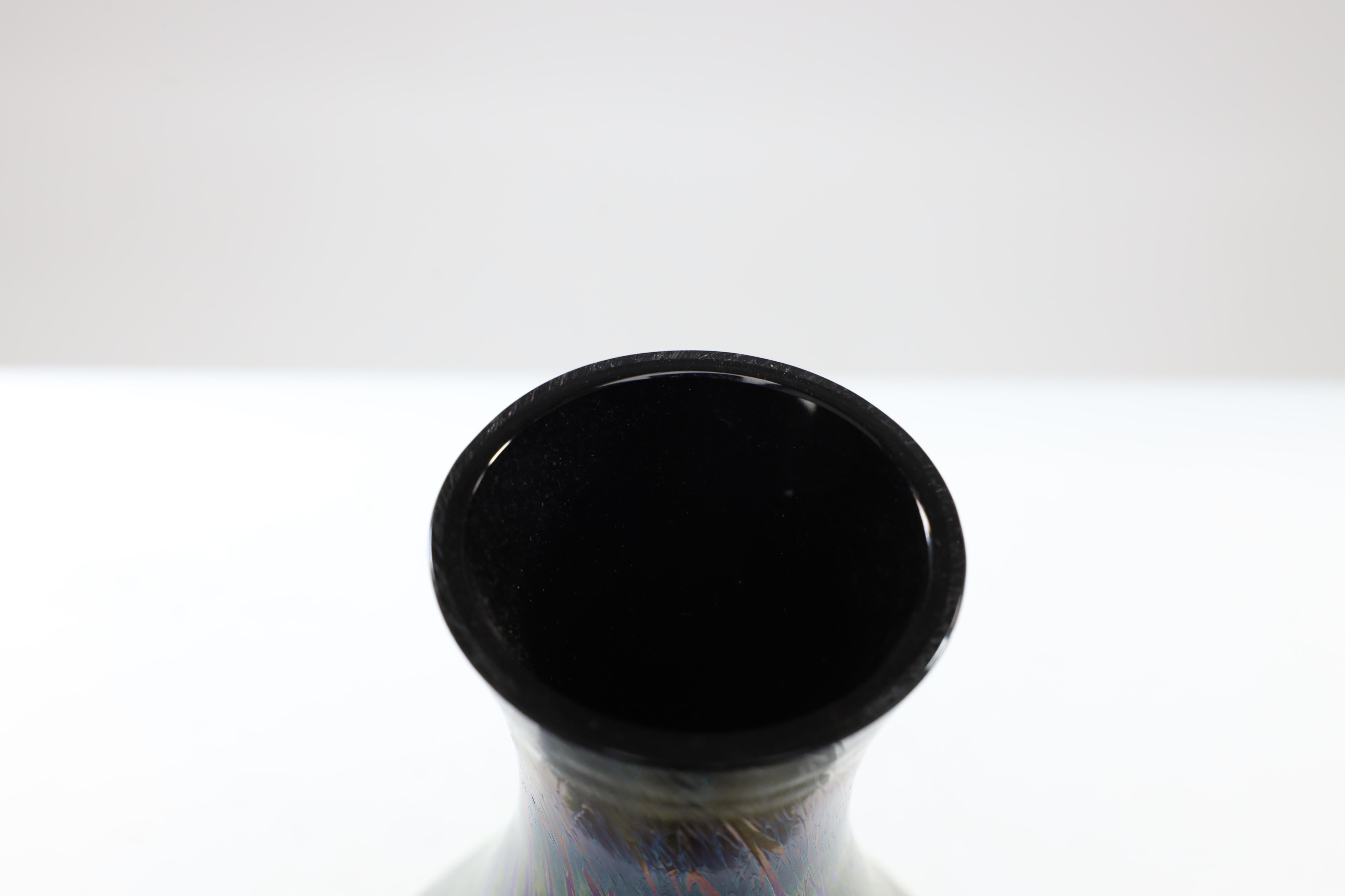 Royal Brierley Studio. A colourful iridescent Art Glass vase In Good Condition For Sale In London, GB
