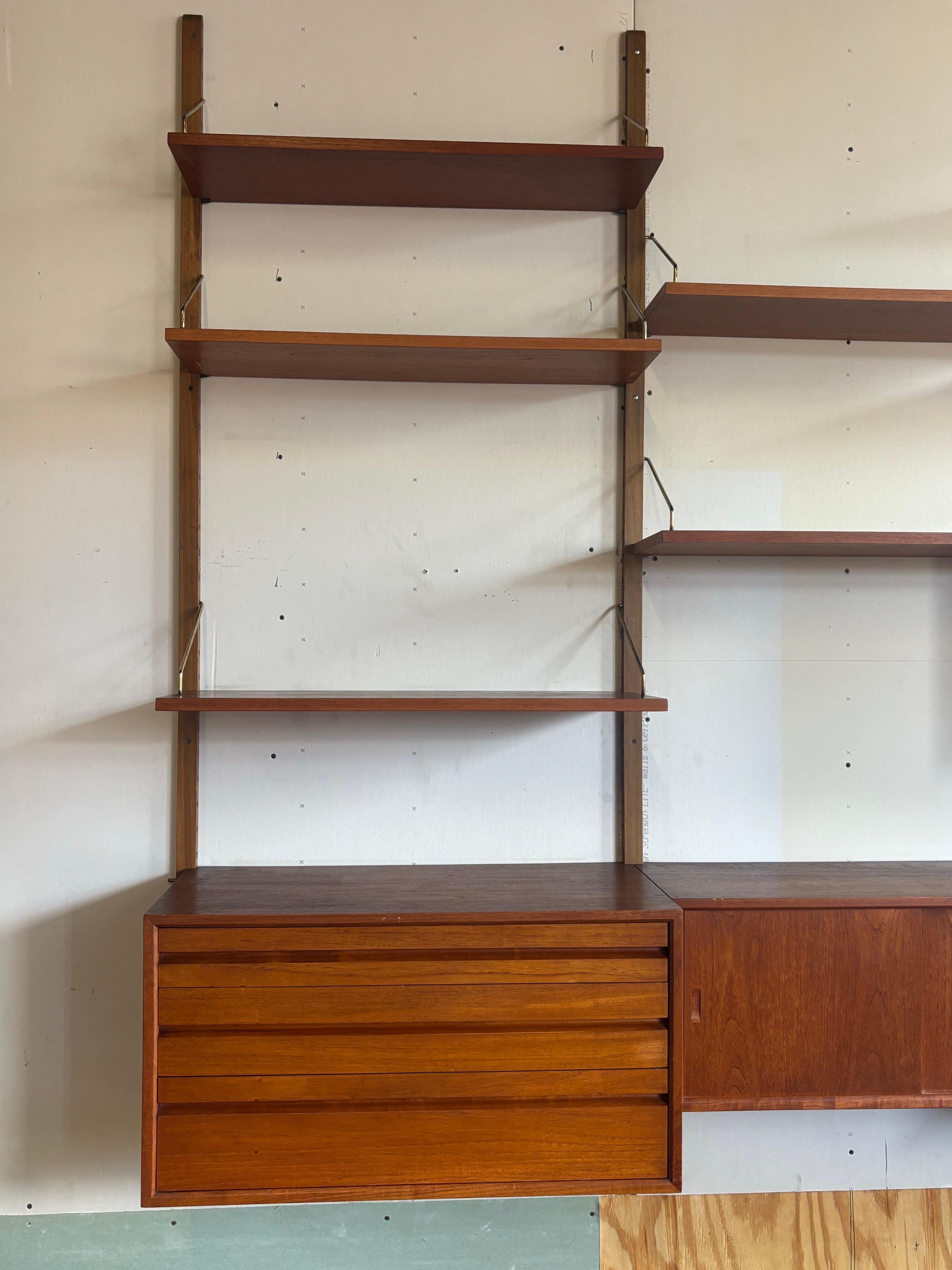 Machine-Made Royal Cado Shelving System For Sale