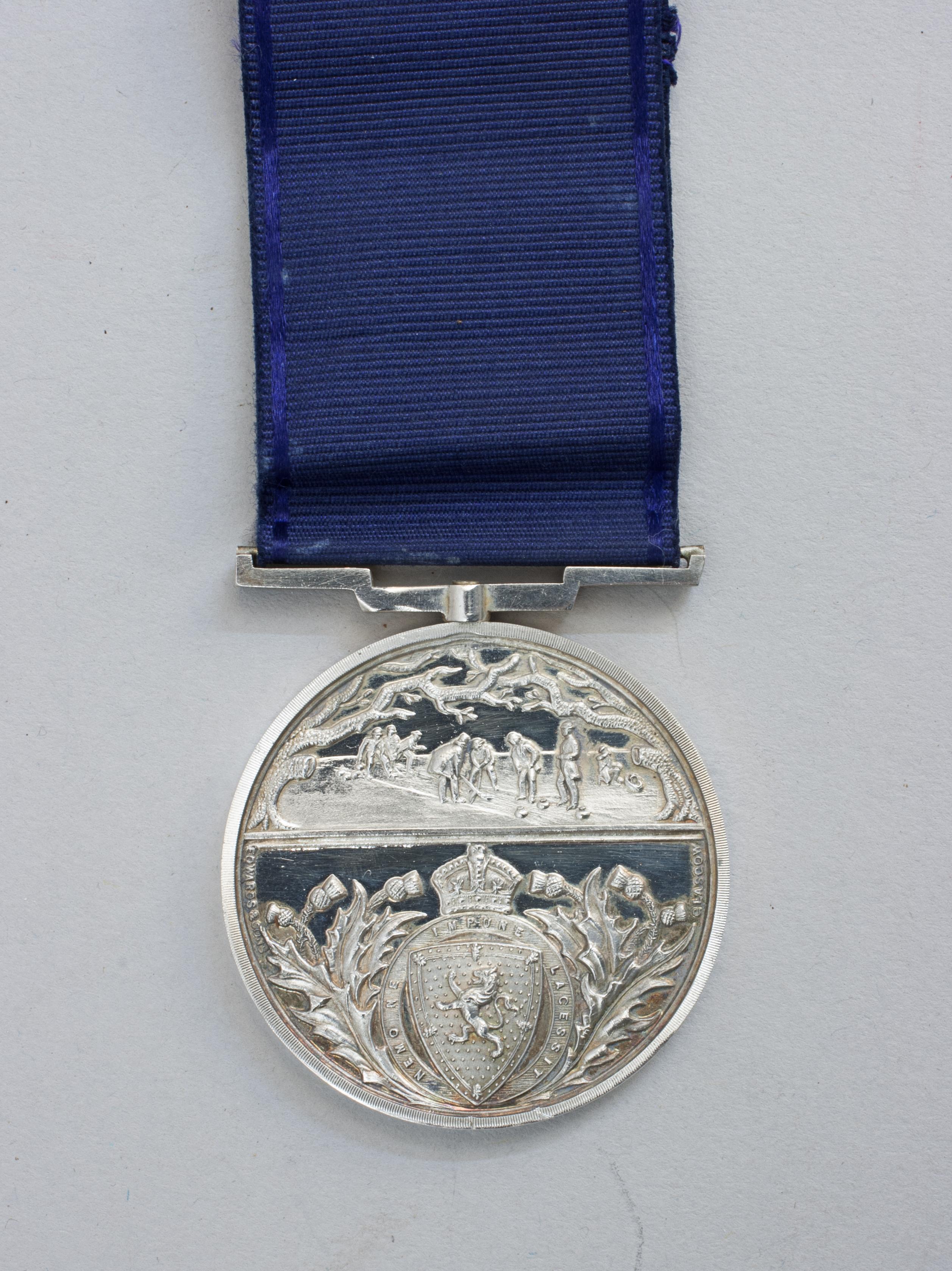 Royal Caledonian Curling Club, Curling Medal. In Good Condition For Sale In Oxfordshire, GB