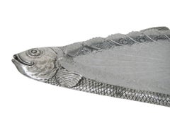 Plato de pescado de plata de ley Royal Carp con bandeja de cristal Centro de mesa escultórico