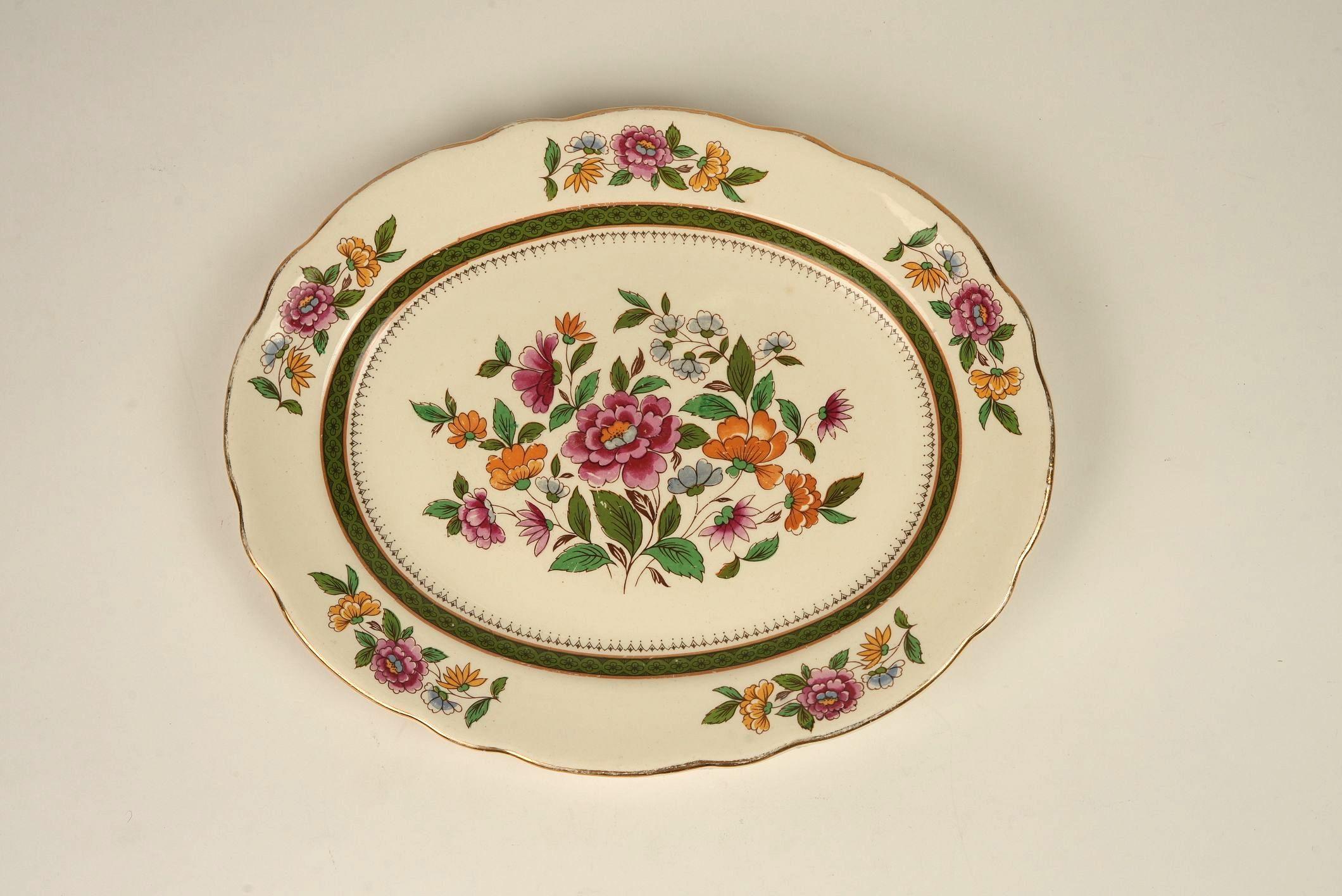 Royal Cauldon 'Ludlow' Handbemalte geblümte Platte (Glasiert) im Angebot