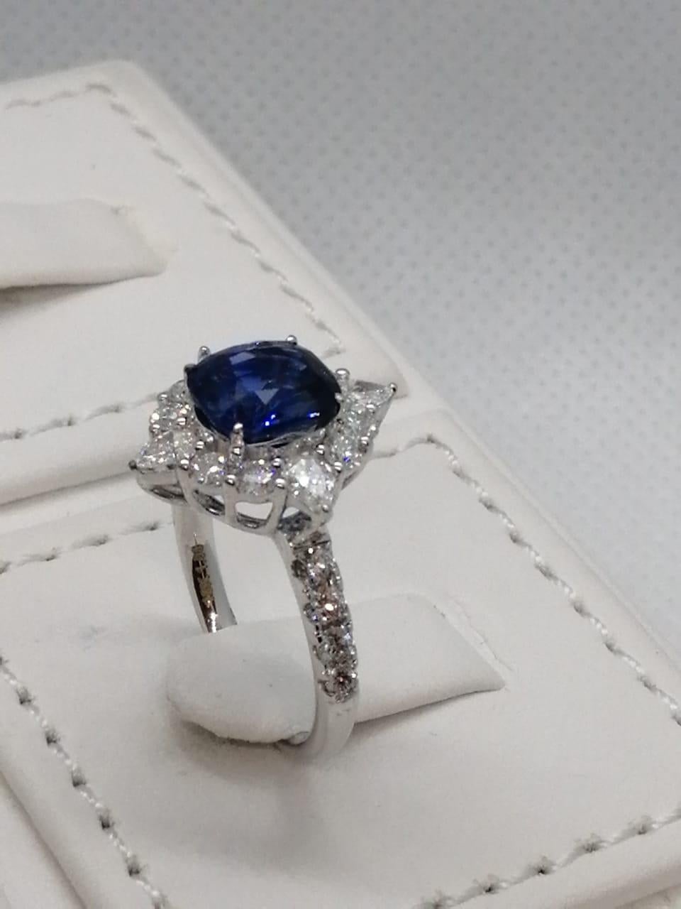 Women's Royal Ceylon Blue Sapphire Ring Set in 18 Karat White Gold and VS/G Diamonds For Sale