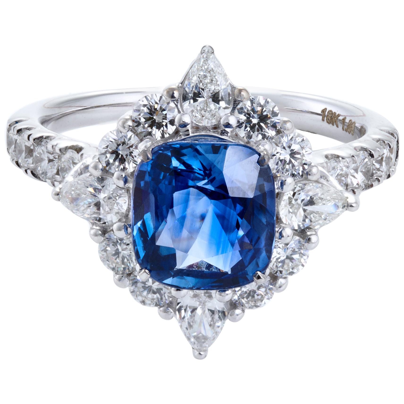 Royal Ceylon Blue Sapphire Ring Set in 18 Karat White Gold and VS/G Diamonds For Sale