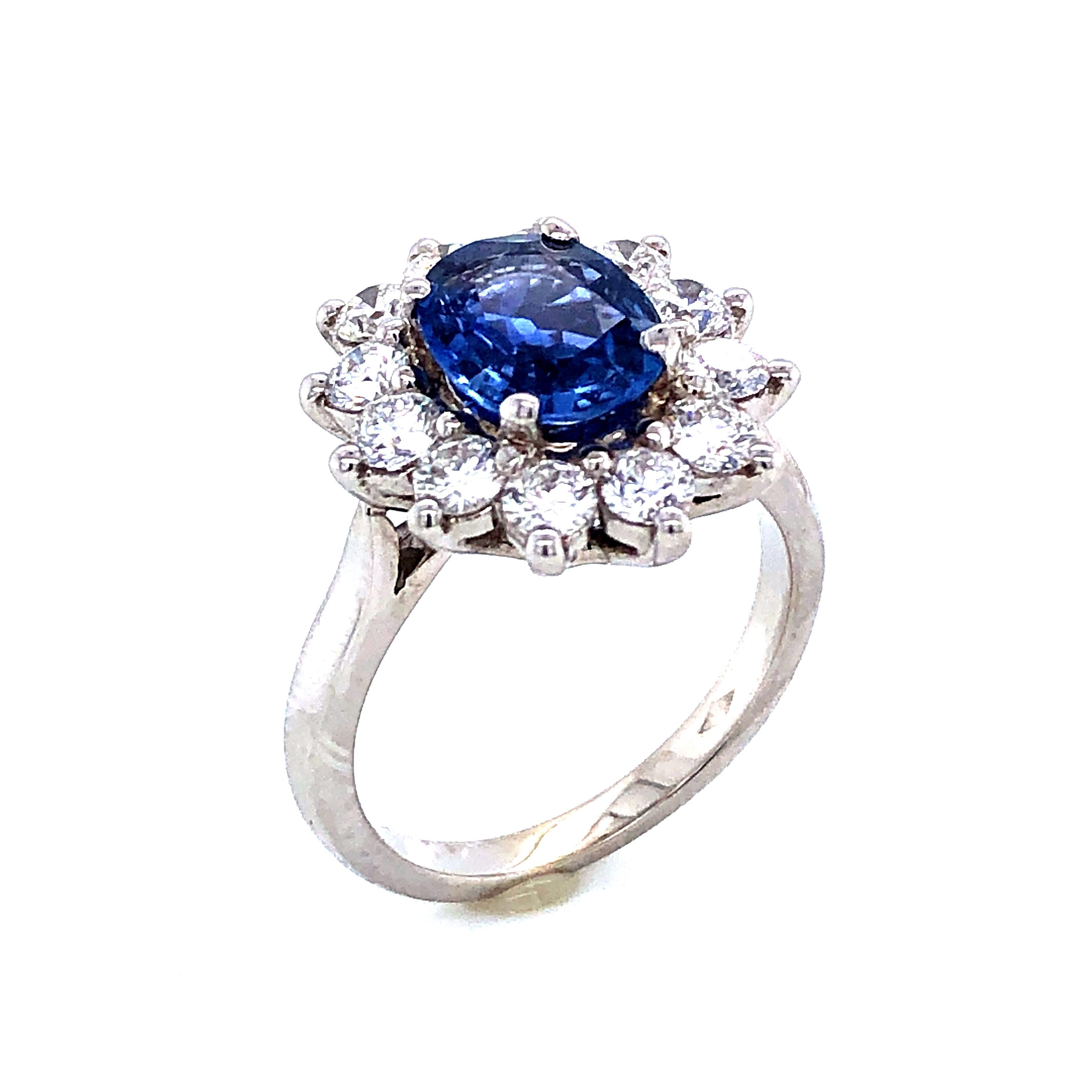 Royal Ceylon Sapphire and White Diamonds on White Gold Engagement Ring In New Condition In Vannes, FR
