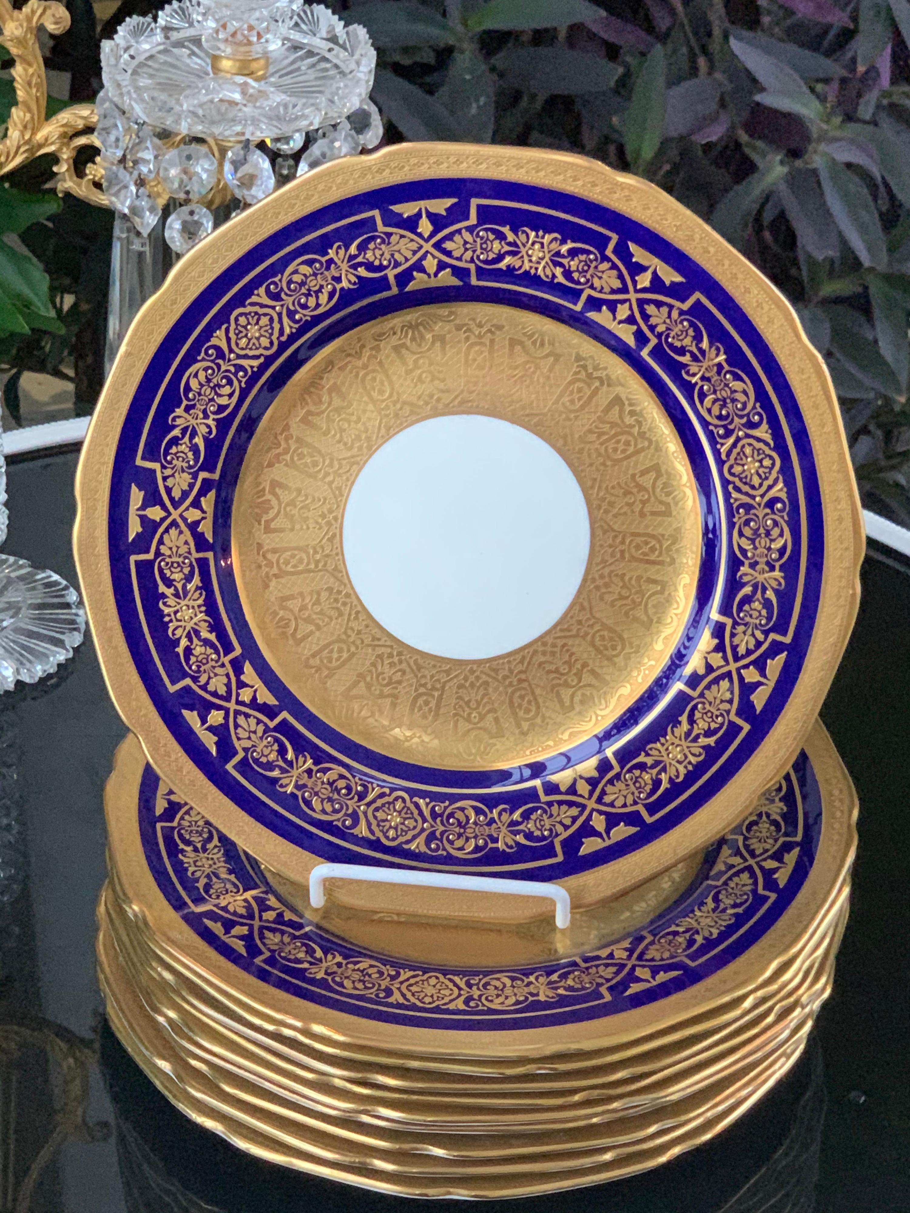 Royal Chelsea Dinner Plates In Good Condition In New Haven, CT