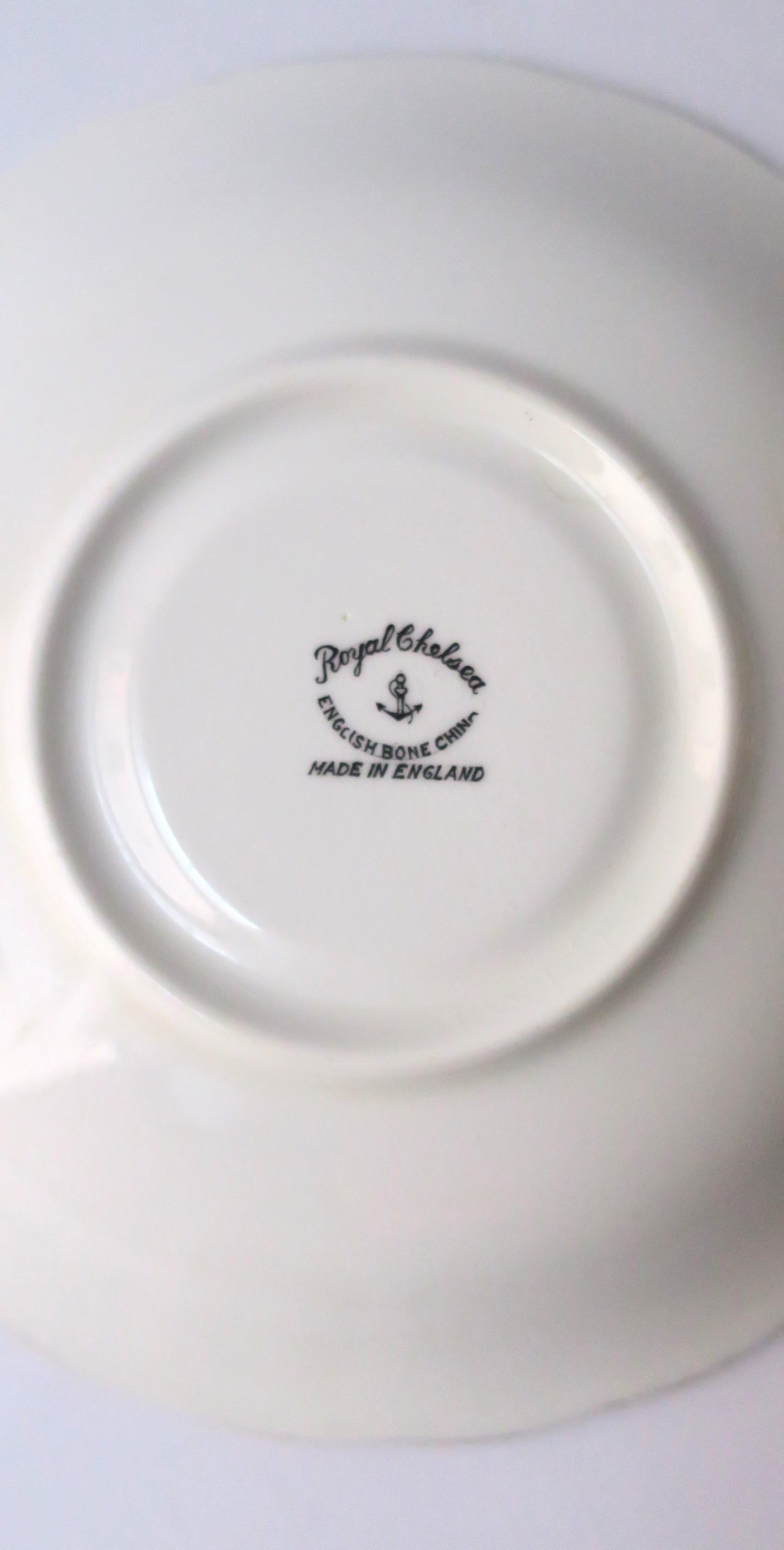 Royal Chelsea Porcelain Kaffee- oder Teetasse und Untertasse mit Vogelmotiv im Angebot 3