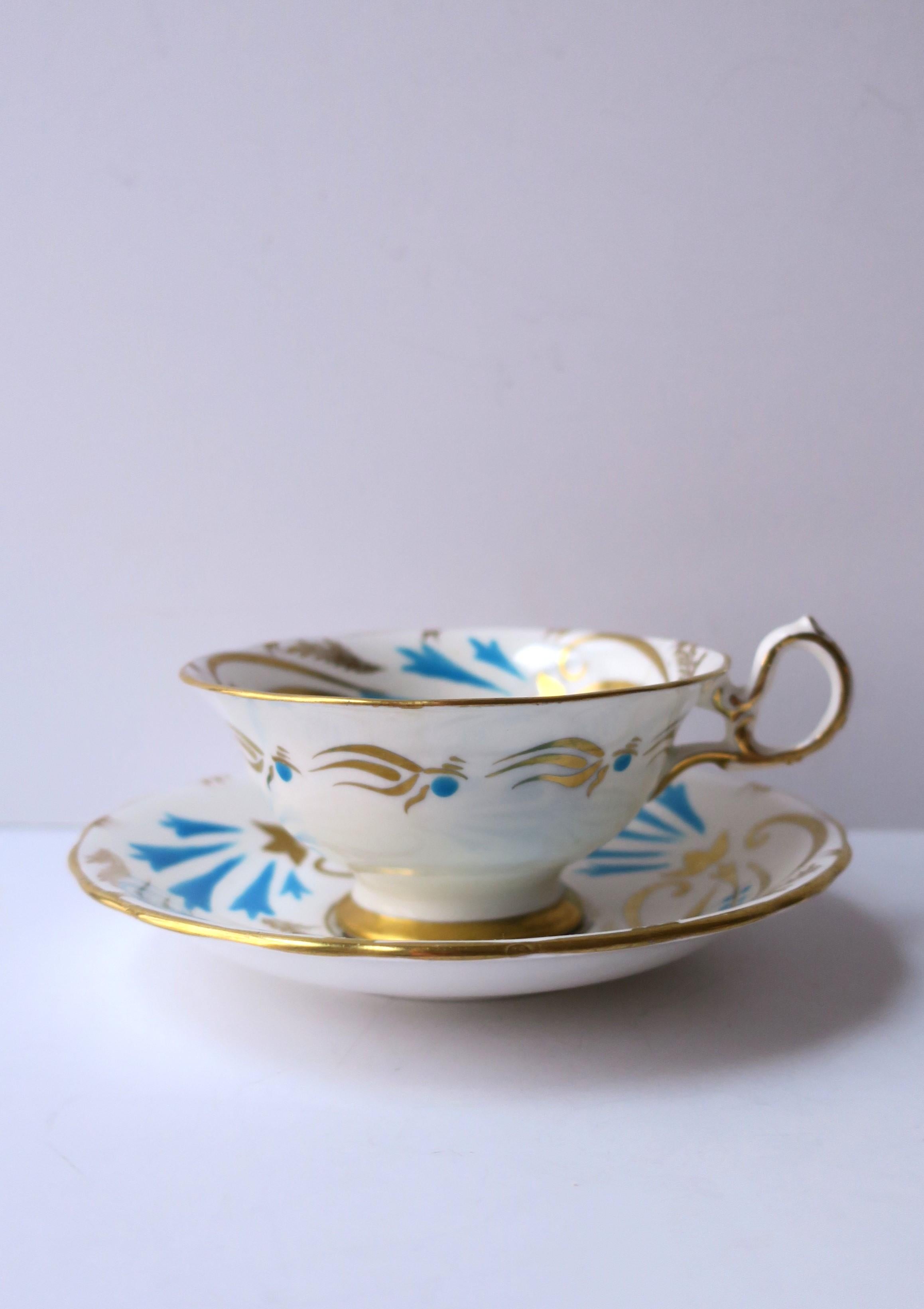 Porcelaine Tasse à café ou à thé et soucoupe en porcelaine de Royal Chelsea avec motif d'oiseaux en vente