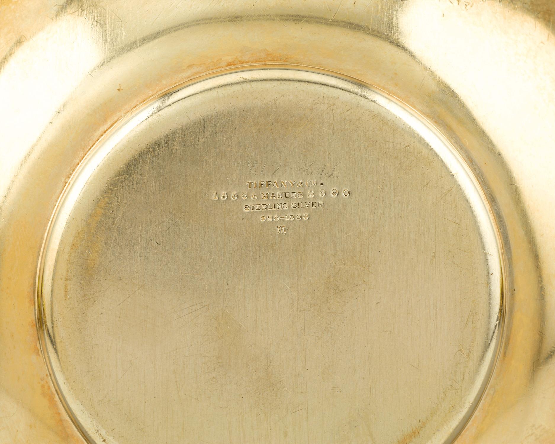 Tazas de té y platillos de plata dorada Crisantemo Real de Tiffany & Co. Estadounidense en venta