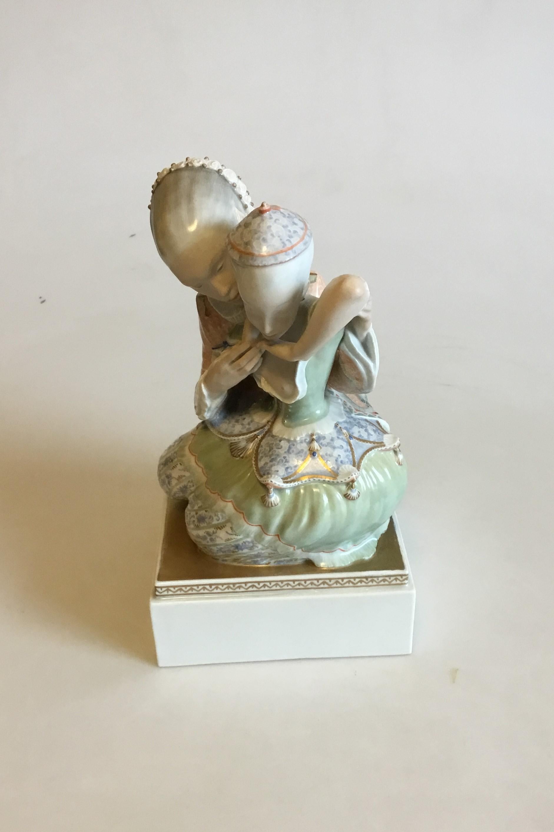 Figurina Royal Copenhagen fiaba I. disegnata da Gerhard Henning. Datato 1924-11-08. Prima qualità. Misure: 22 cm / 8 21/32 pollici.