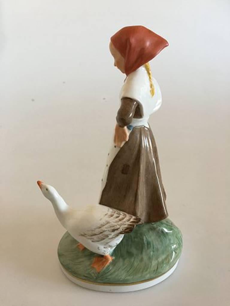 Royal Copehagen figurine goose girl #528 overglaze. In perfect condition. Designed by Christian Thomsen.