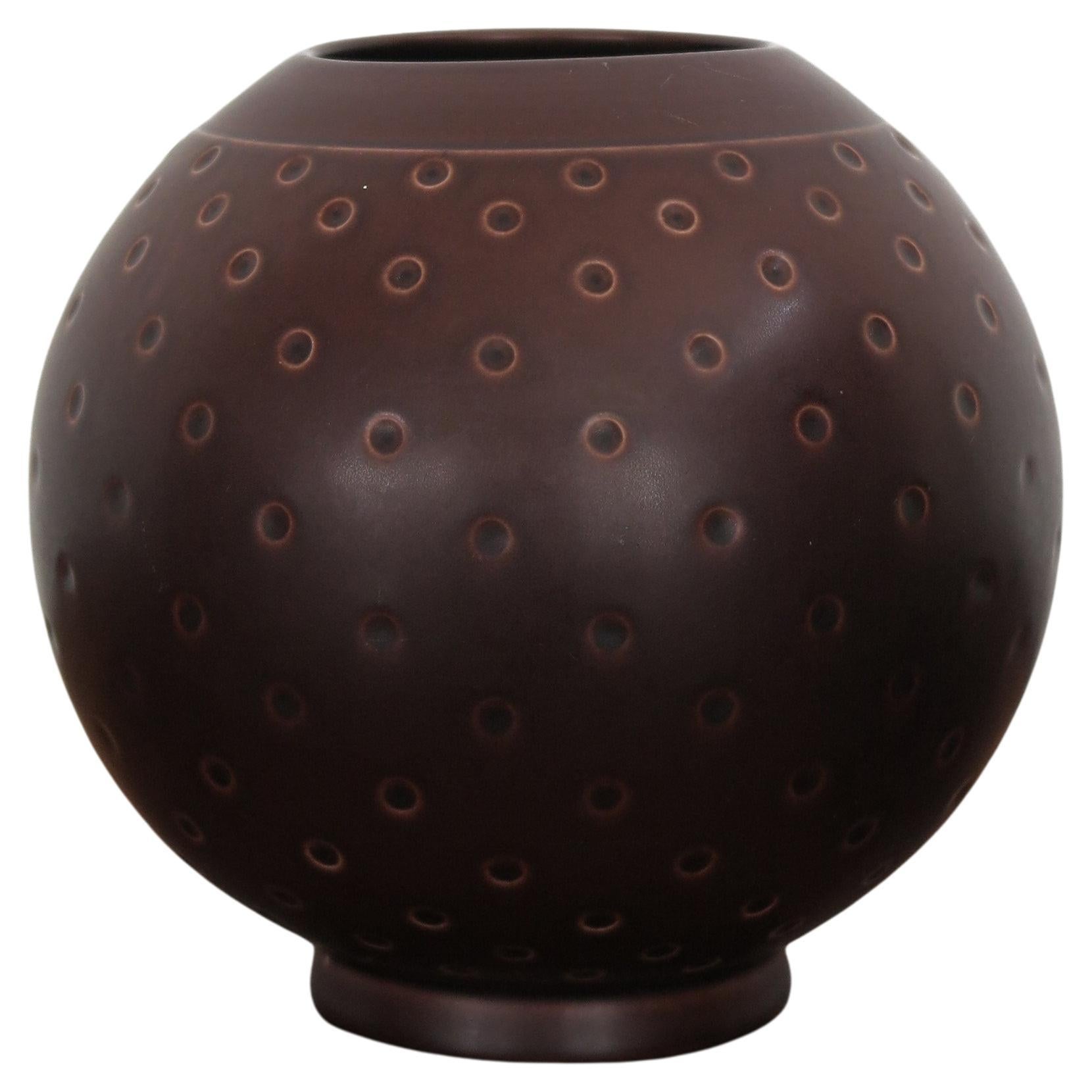 Royal Copenaghen Midcentury Nils Thorsson Bordeaux Ceramic Vase, Denmark 1950s en venta