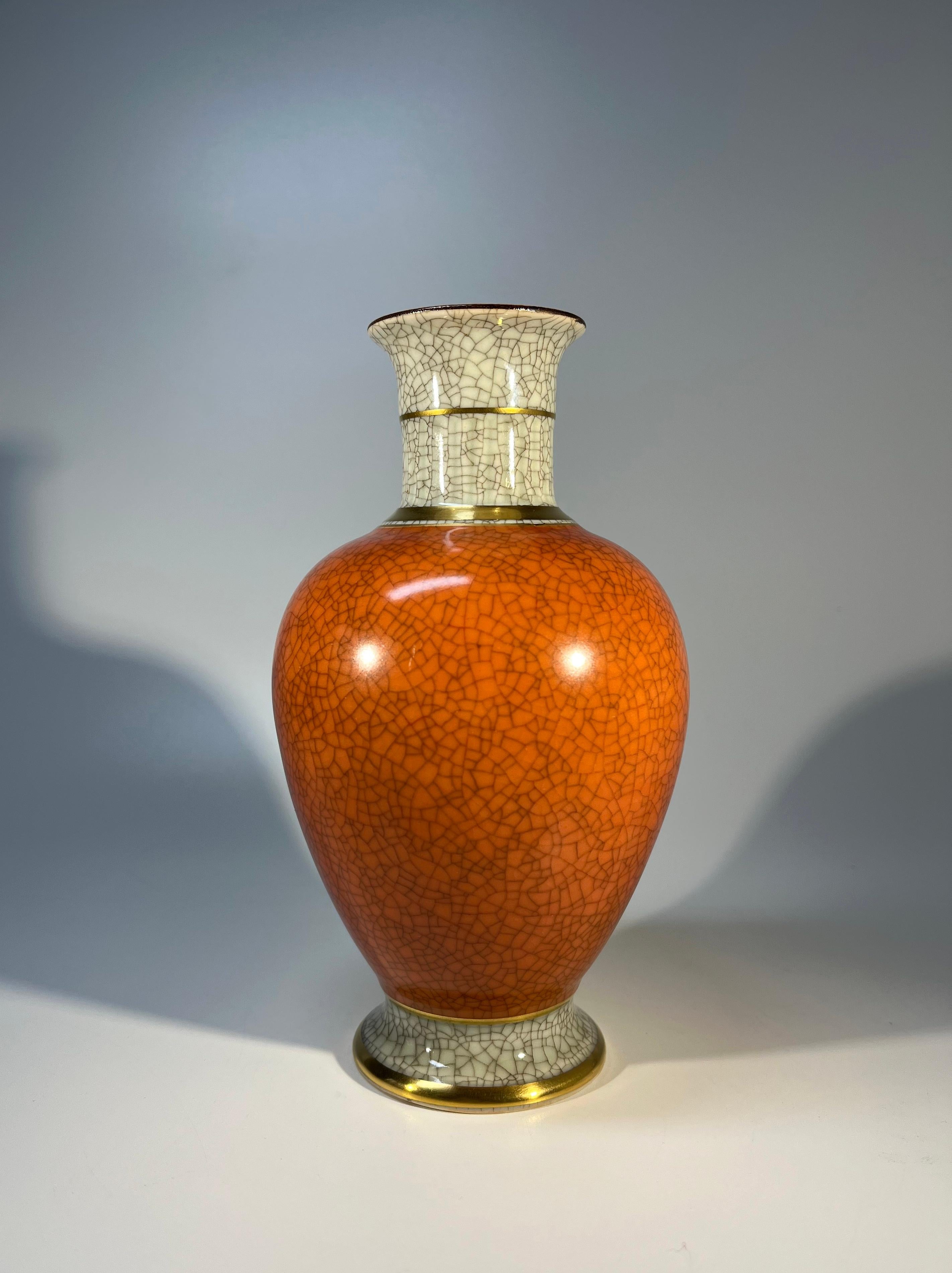 Royal Copenhagen 1959 Terrakotta Orange Crackle glasiert Vase vergoldeten Bands #3032 (Glasiert) im Angebot