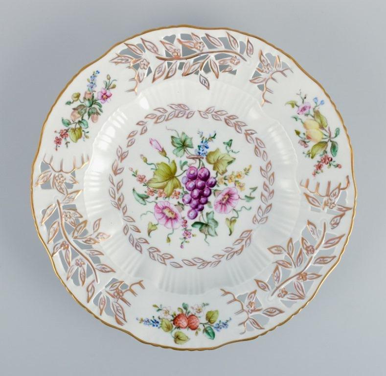 Royal Copenhagen, a set of four antique dinner plates with reticulated rim and leaf work.
Rare plates, hand painted with floral motifs.
Juliane Marie stamp.
Approx. 1900.
In perfect condition.
Second factory quality.
Decorated outside the